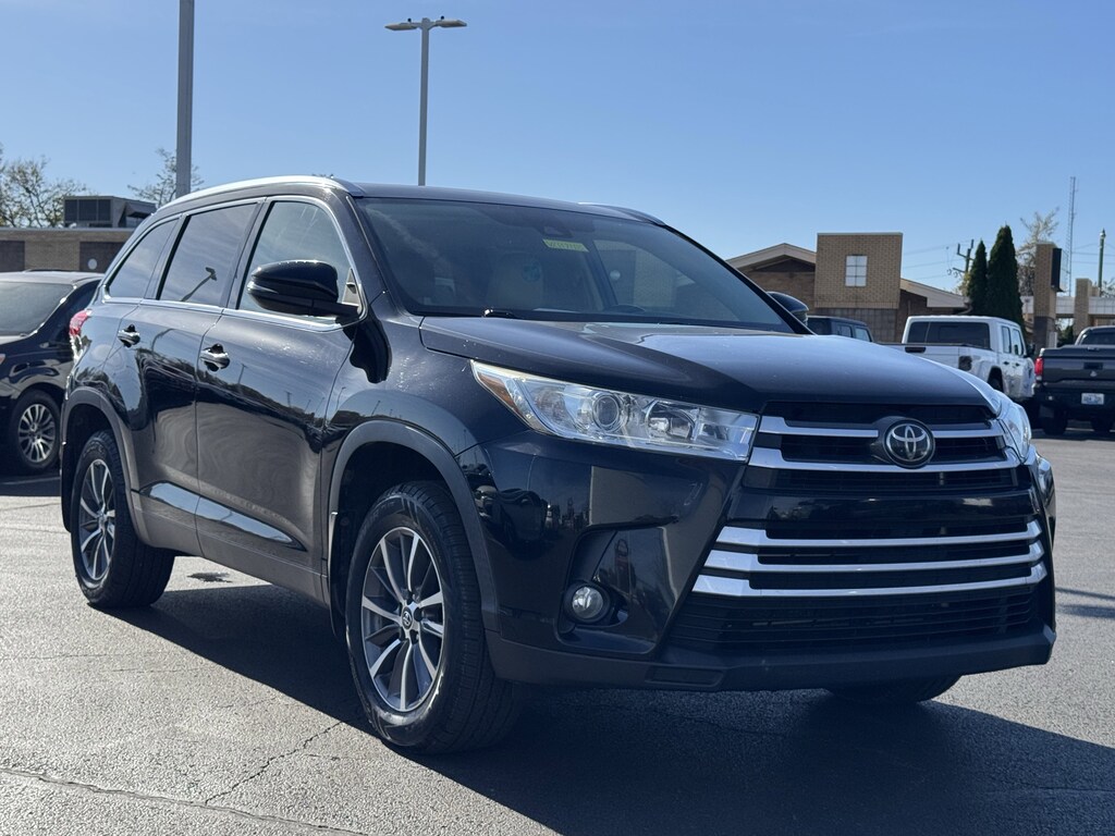 Used 2019 Toyota Highlander XLE V6 SUV