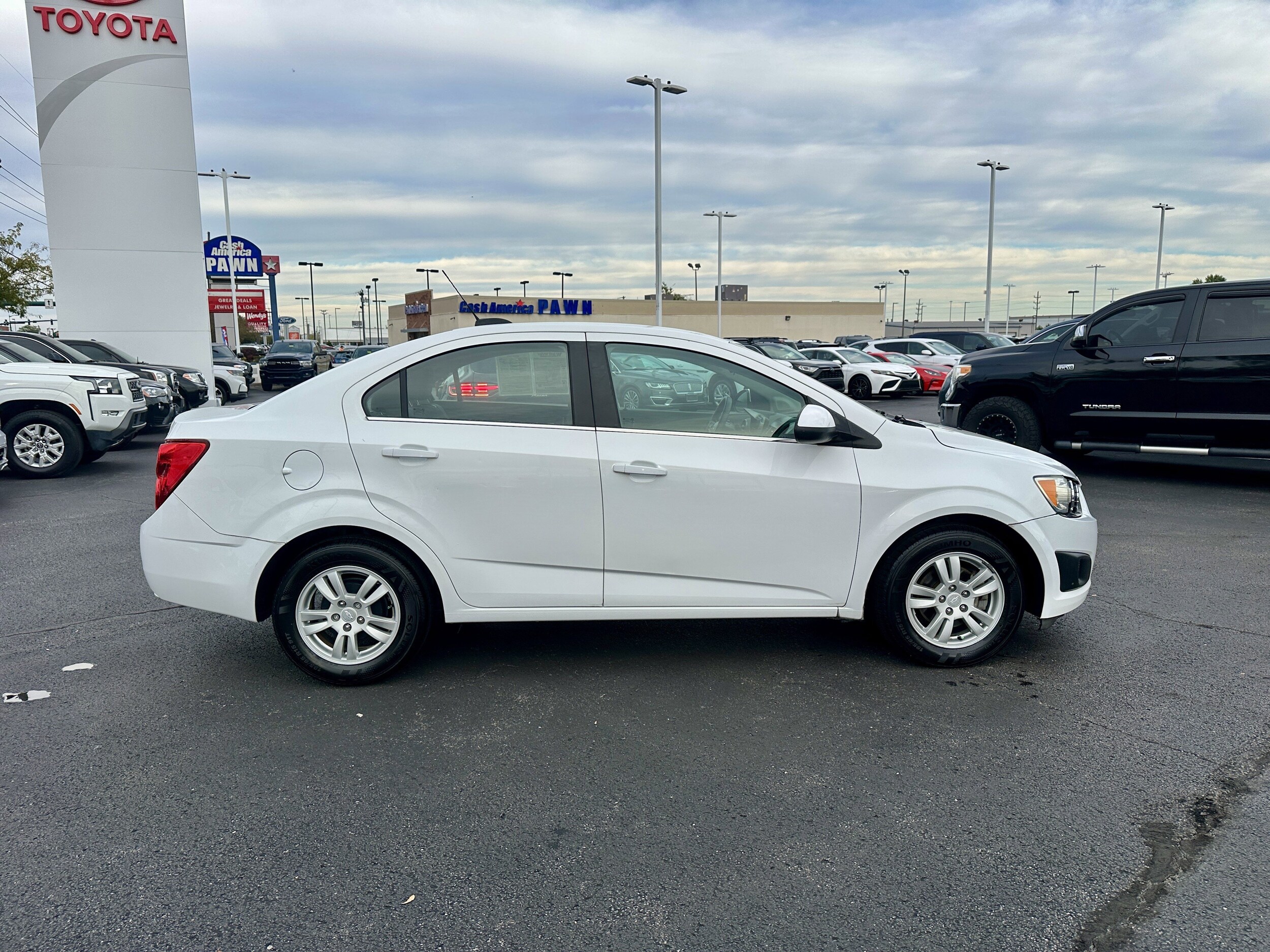 2016 Chevrolet Sonic LT photo 4