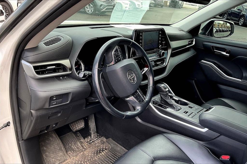 Used 2021 Toyota Highlander XLE SUV