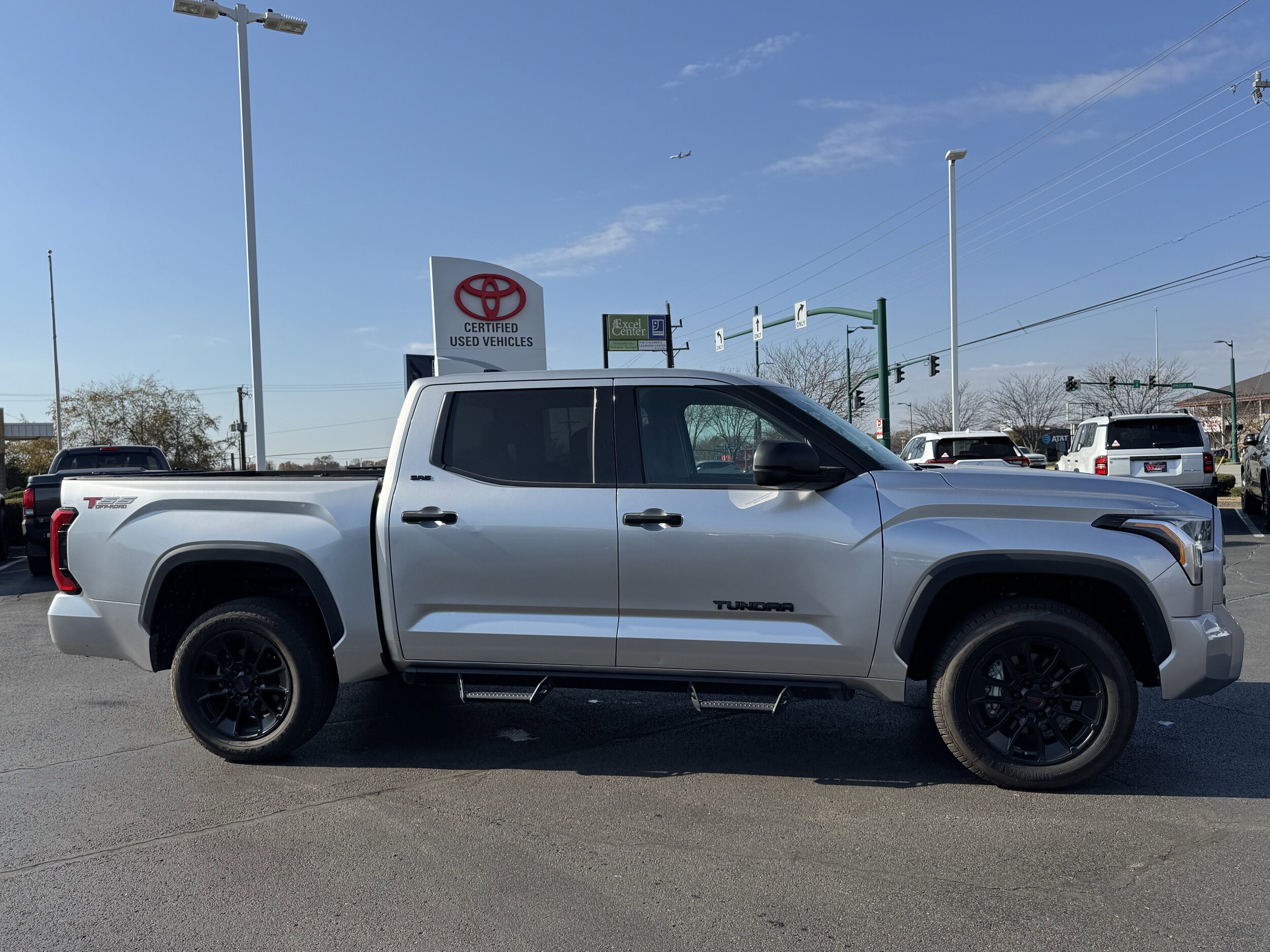 2023 Toyota Tundra SR5 CrewMax photo 2