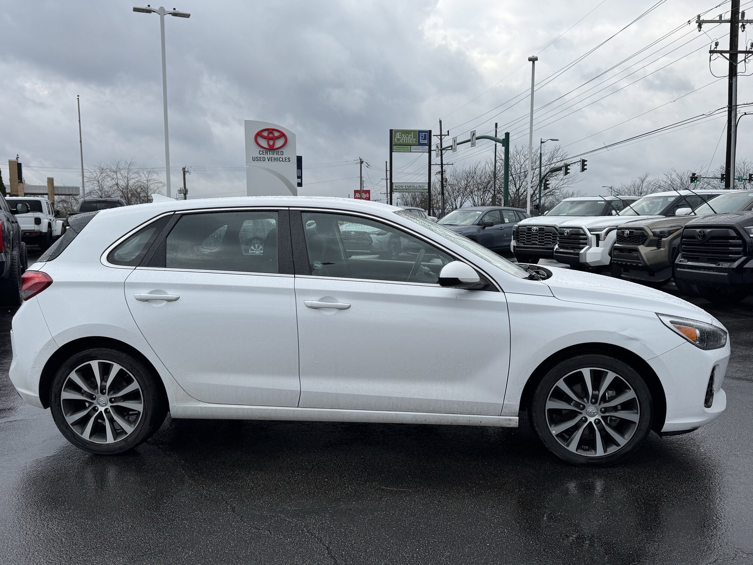 2018 Hyundai Elantra GT Base photo 2