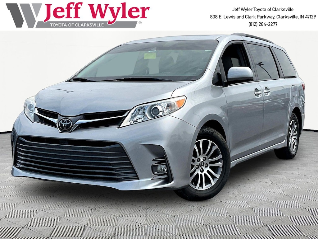 Used 2018 Toyota Sienna XLE 7 Passenger Auto Access Seat Van Passenger Van