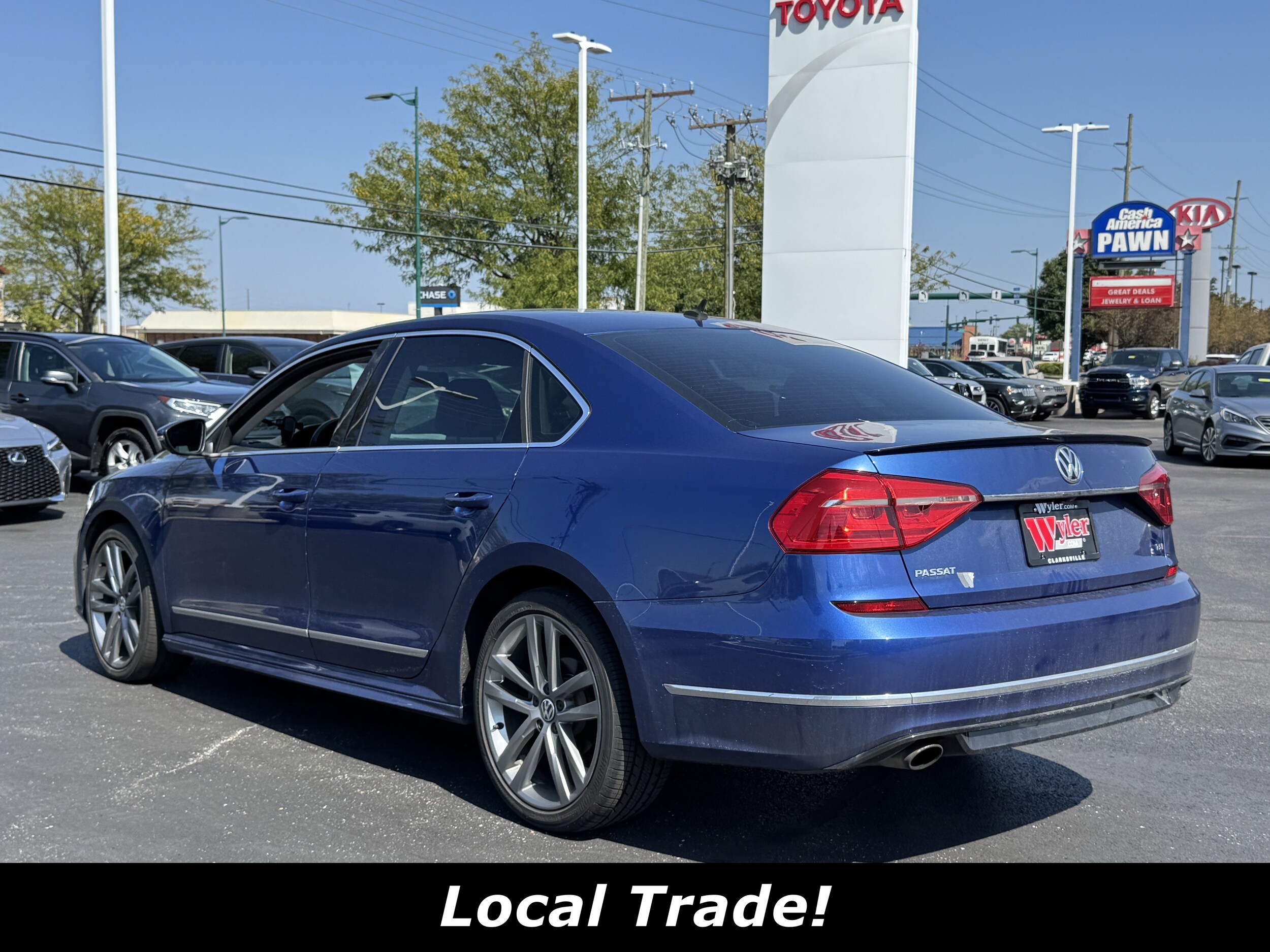 2016 Volkswagen Passat R-Line photo 2