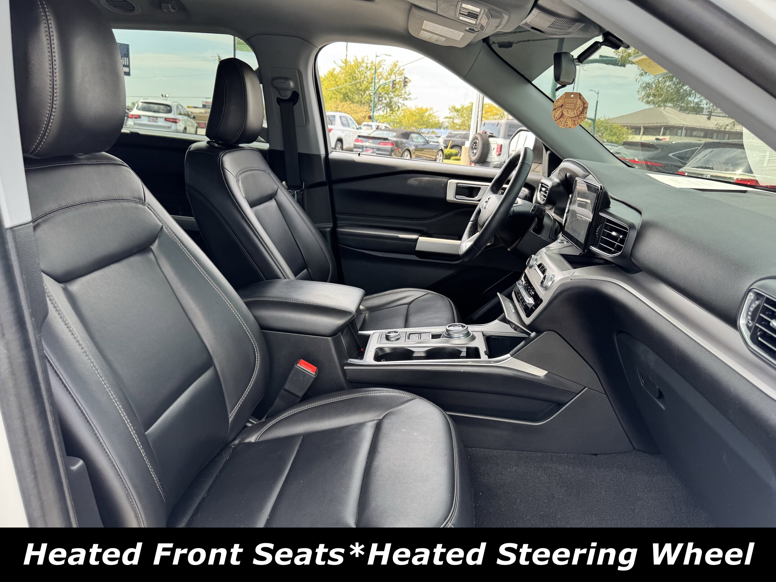 2023 Ford Explorer XLT photo 2