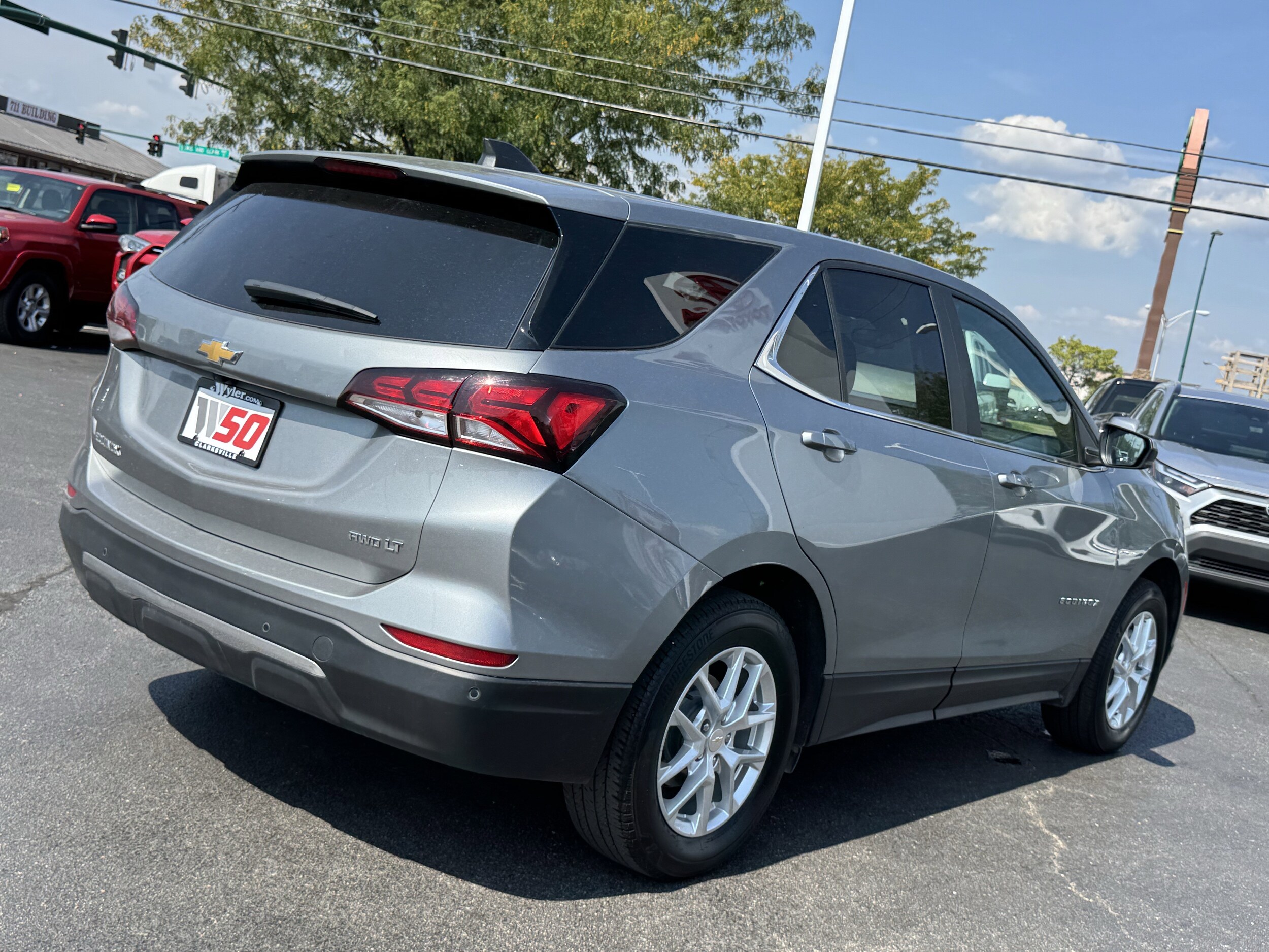 2024 Chevrolet Equinox photo 3
