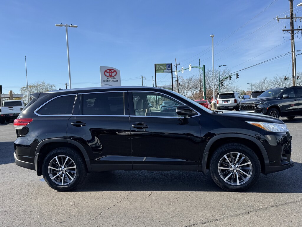 Used 2019 Toyota Highlander XLE V6 SUV
