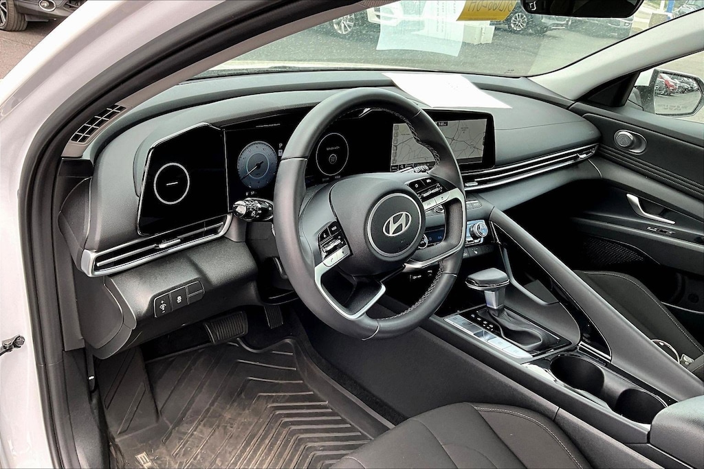Used 2025 Hyundai Elantra SEL Convenience Sedan