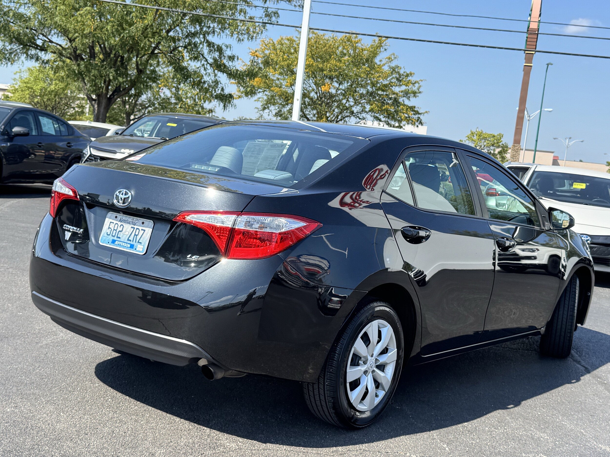 2016 Toyota Corolla LE photo 3