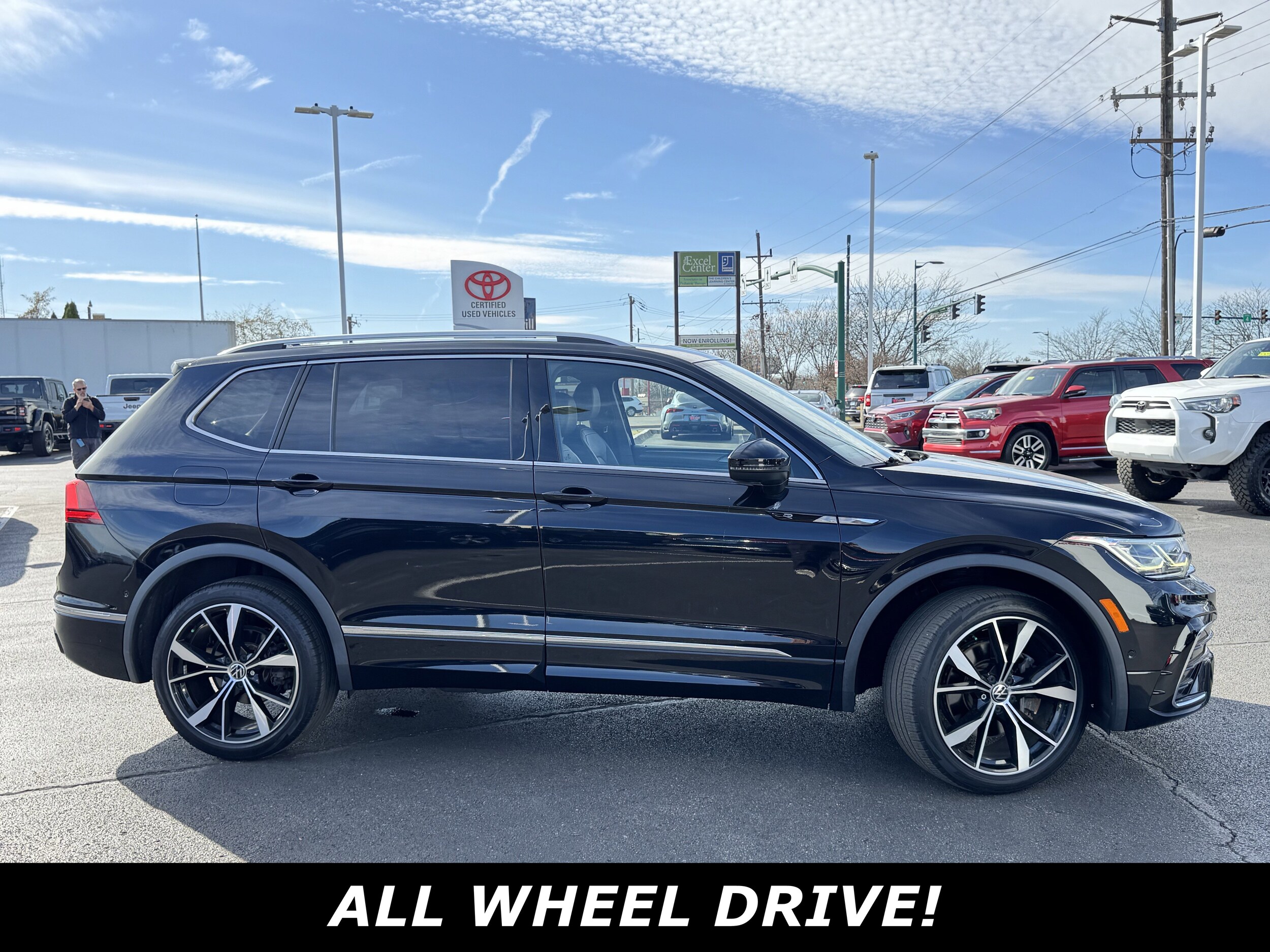 2022 Volkswagen Tiguan SEL Premium R-Line photo 2