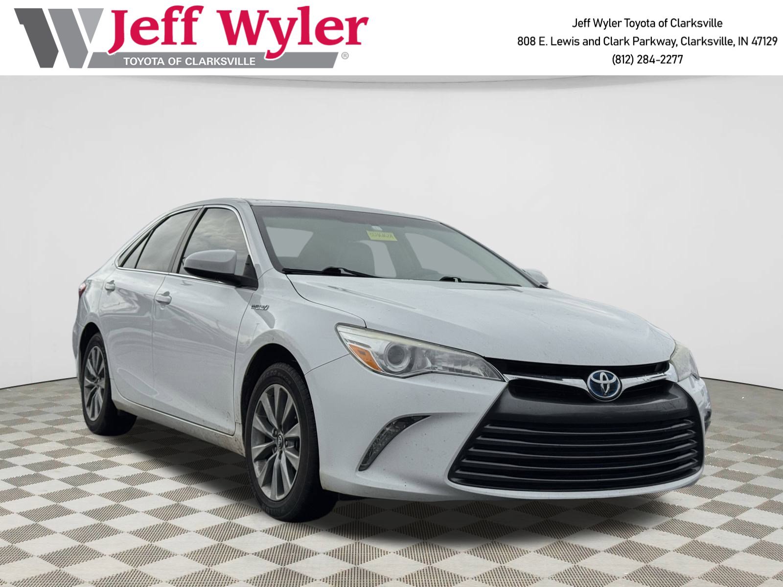 2017 Toyota Camry XLE Hybrid's photo