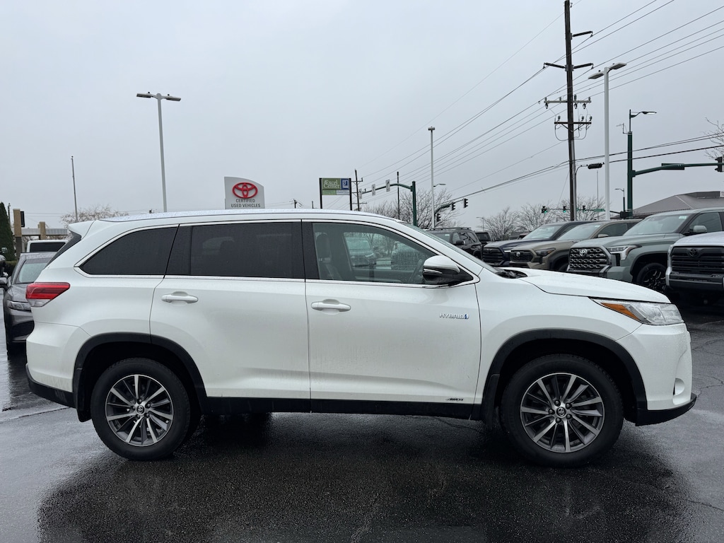 Used 2019 Toyota Highlander Hybrid XLE V6 SUV