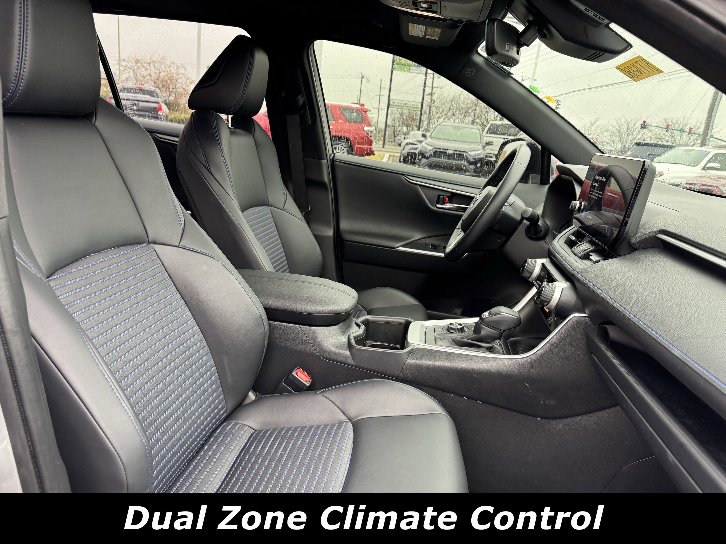 2023 Toyota RAV4 Hybrid XSE photo 4