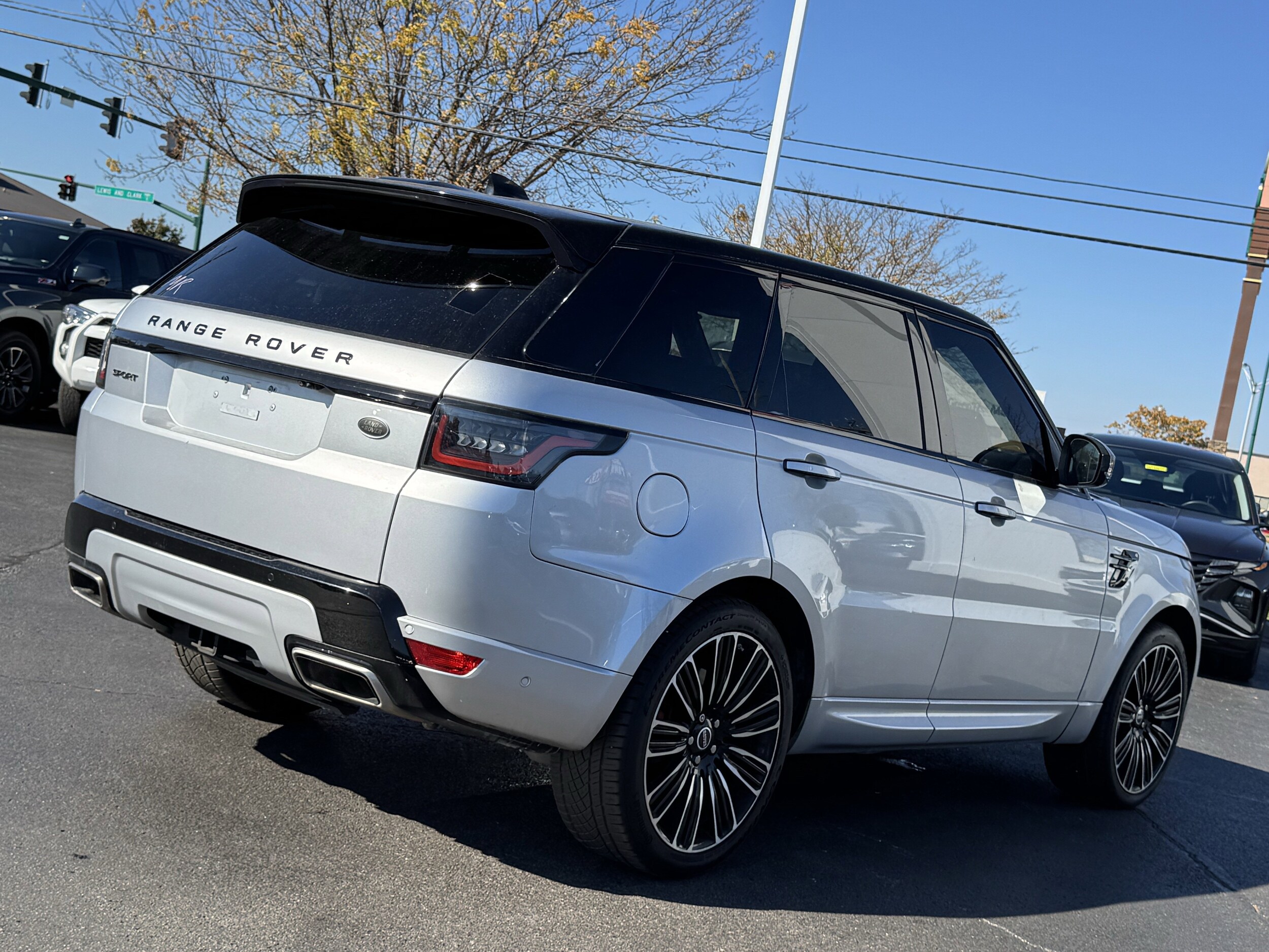 2018 Land Rover Range Rover Sport HSE Dynamic photo 2