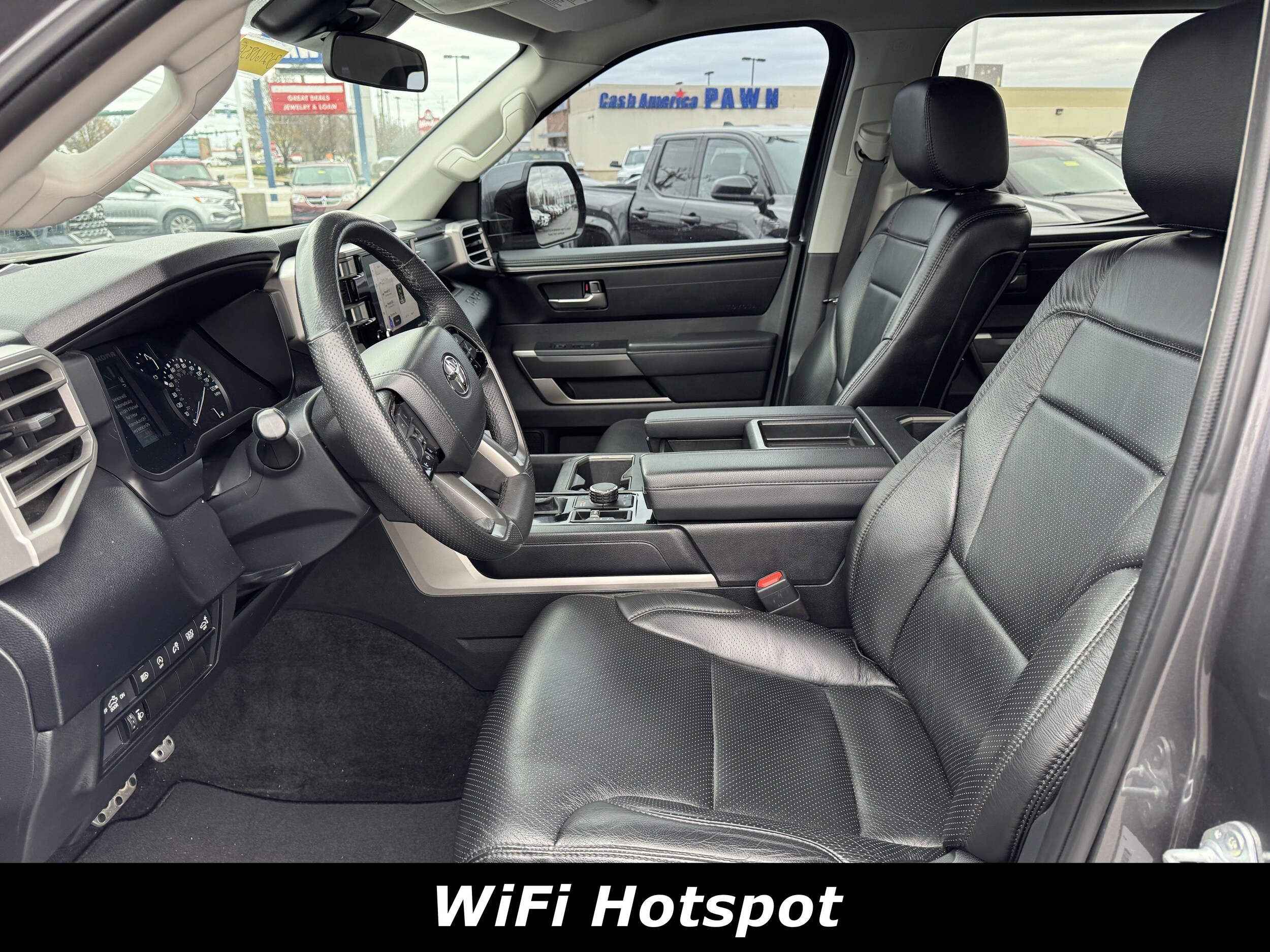 2022 Toyota Tundra SR5 CrewMax photo 3