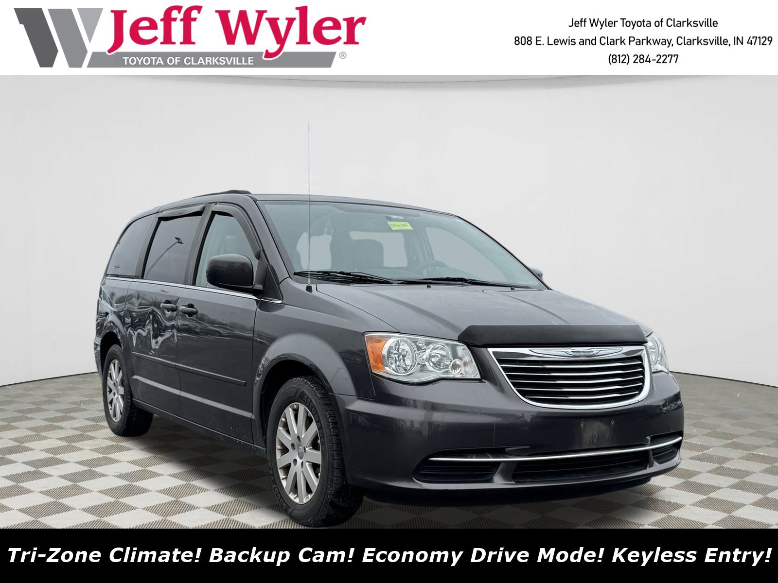 2015 Chrysler Town & Country LX's photo