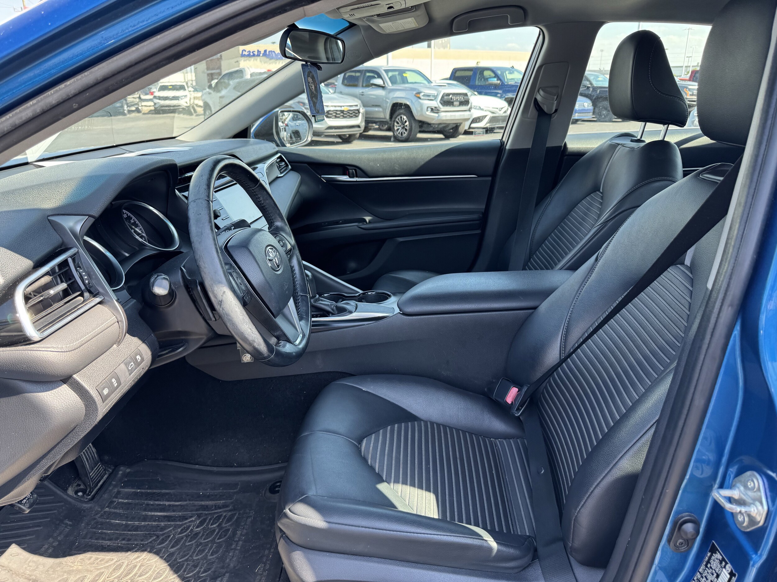 2018 Toyota Camry SE photo 4