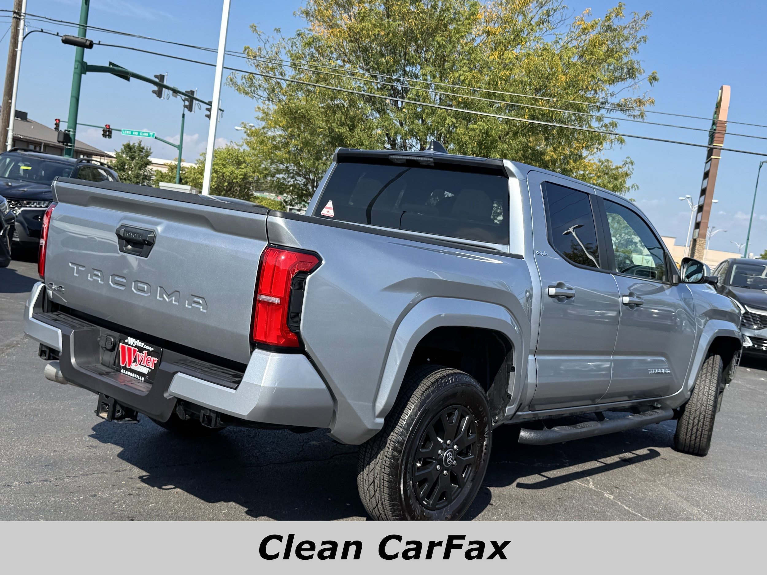 2025 Toyota Tacoma Double Cab photo 3