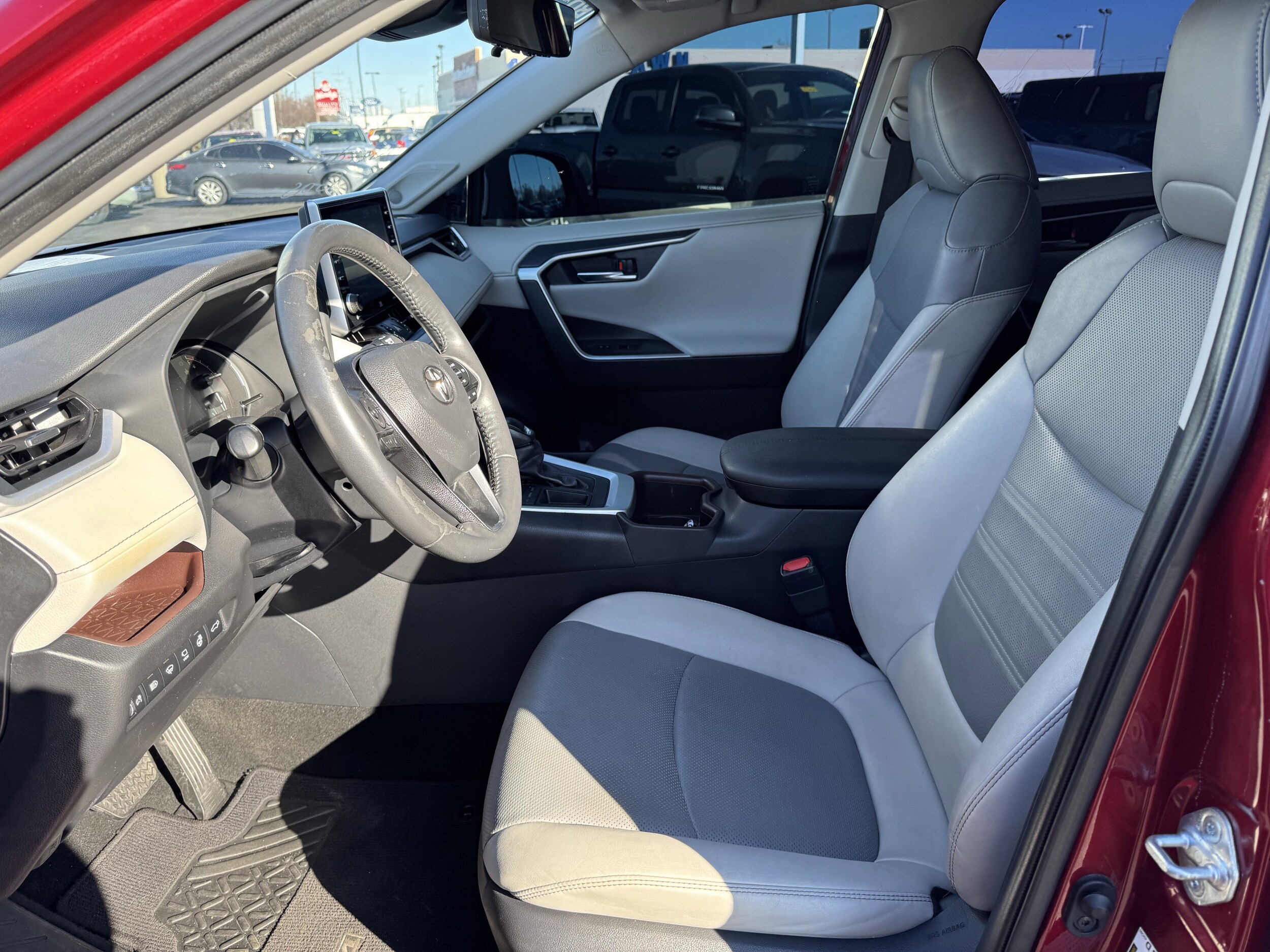 2022 Toyota RAV4 Limited photo 3