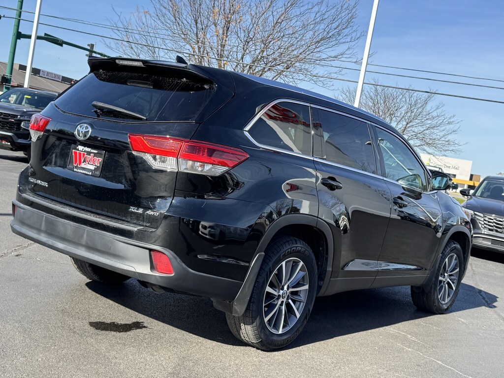 Used 2019 Toyota Highlander XLE V6 SUV