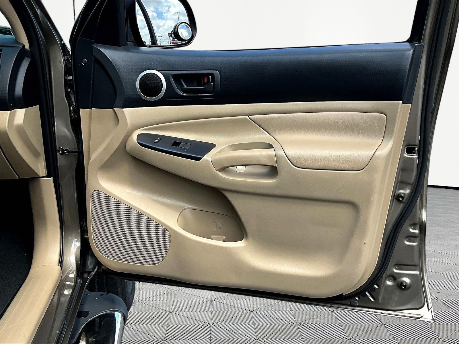 2015 Toyota Tacoma PreRunner - Photo 31