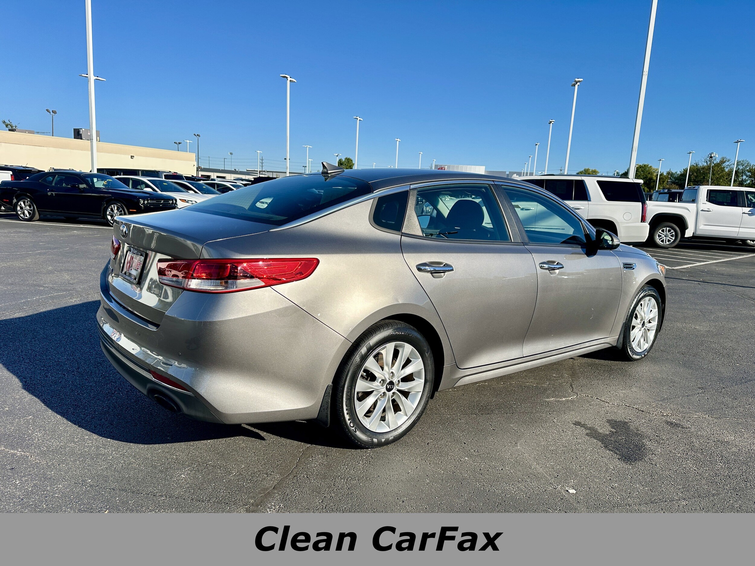 2018 Kia Optima LX photo 3