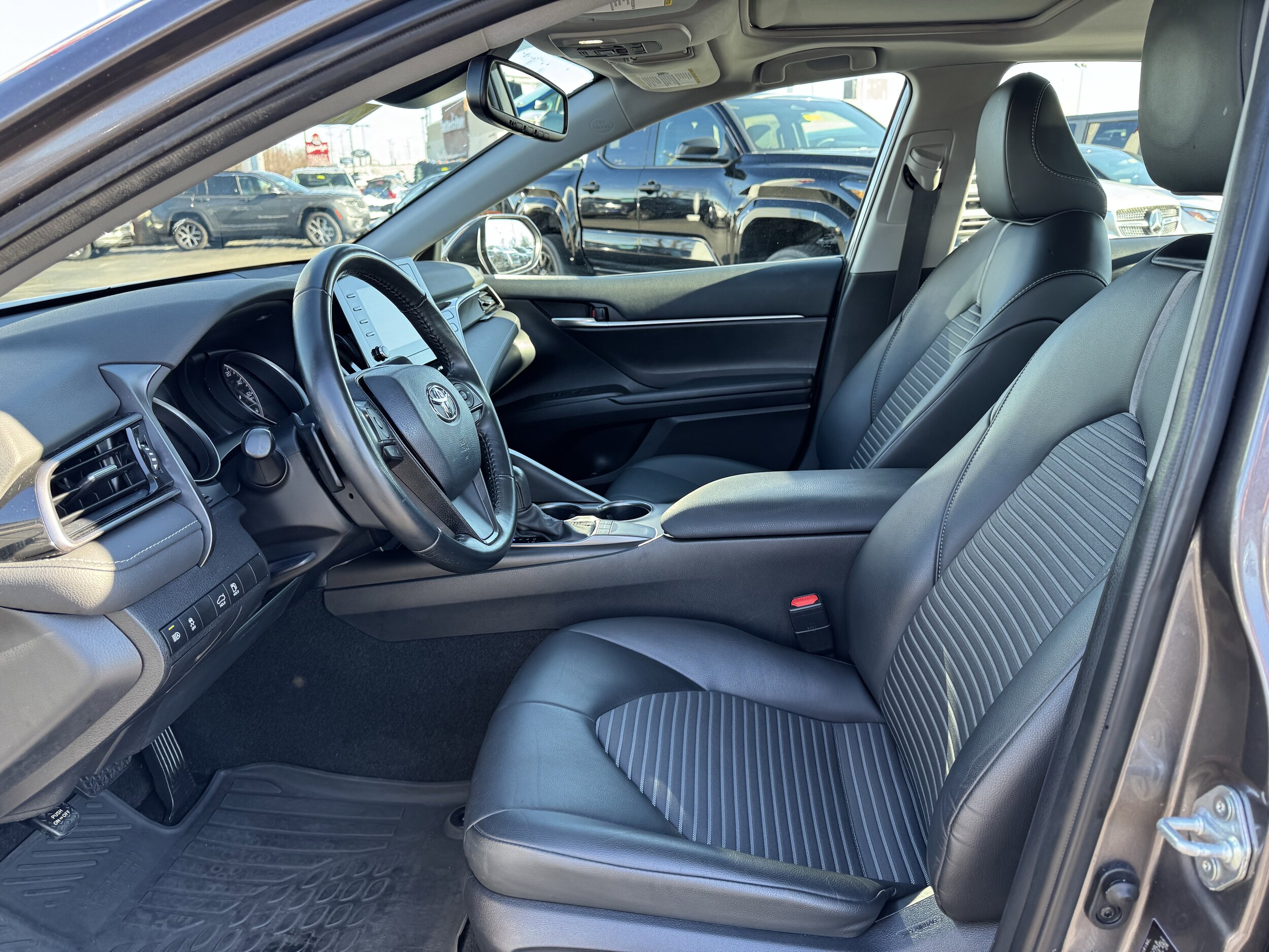 2023 Toyota Camry SE photo 4