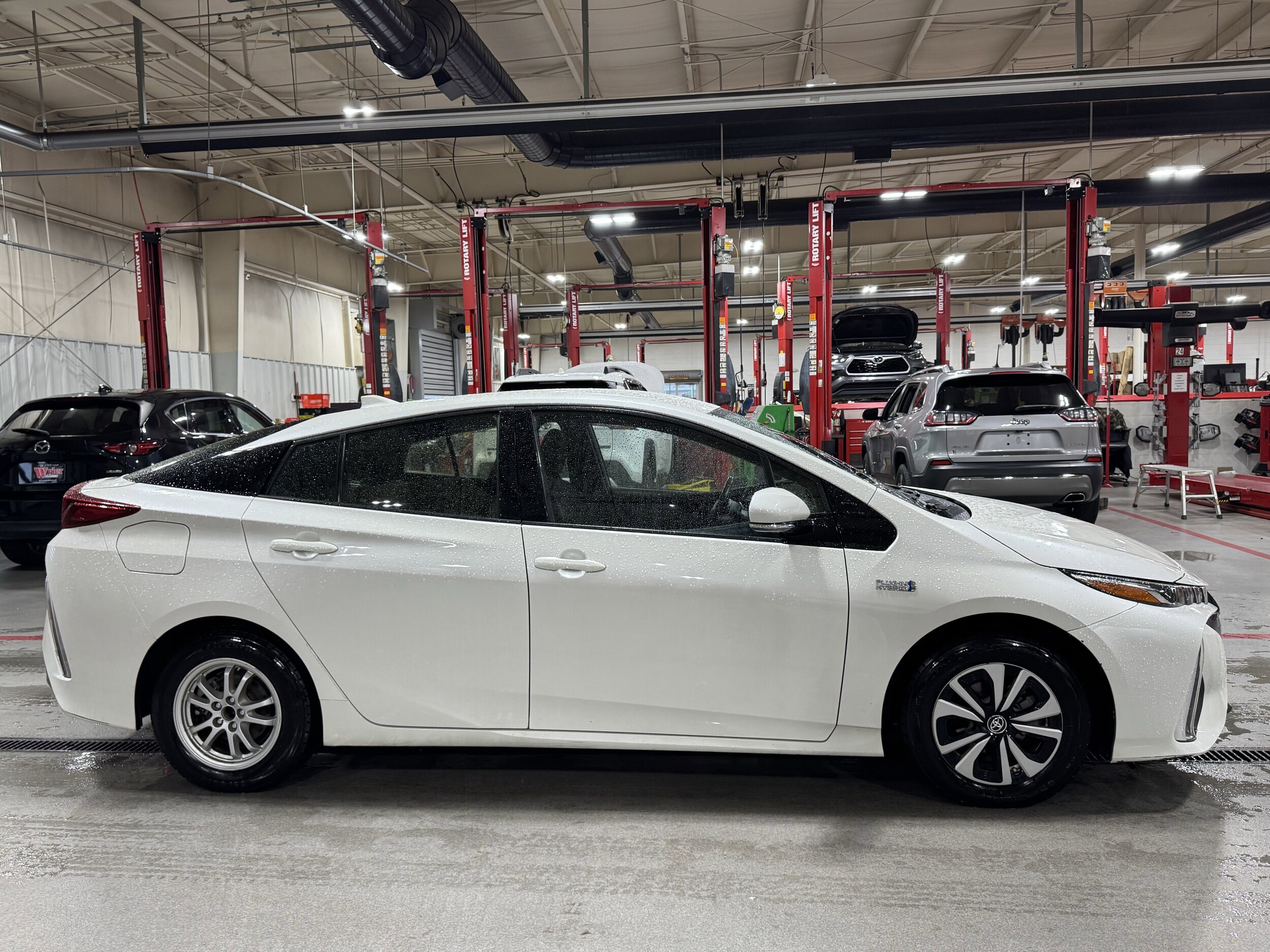 2018 Toyota Prius Prime Plus photo 2