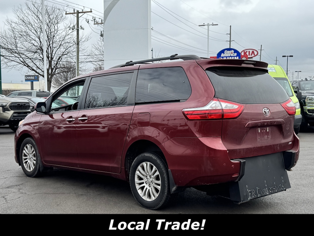 Used 2017 Toyota Sienna XLE 8 Passenger Van Passenger Van