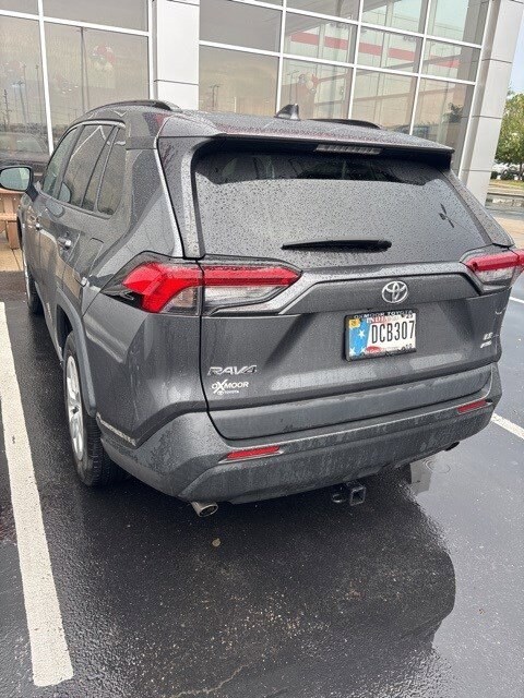 2020 Toyota RAV4 LE photo 4
