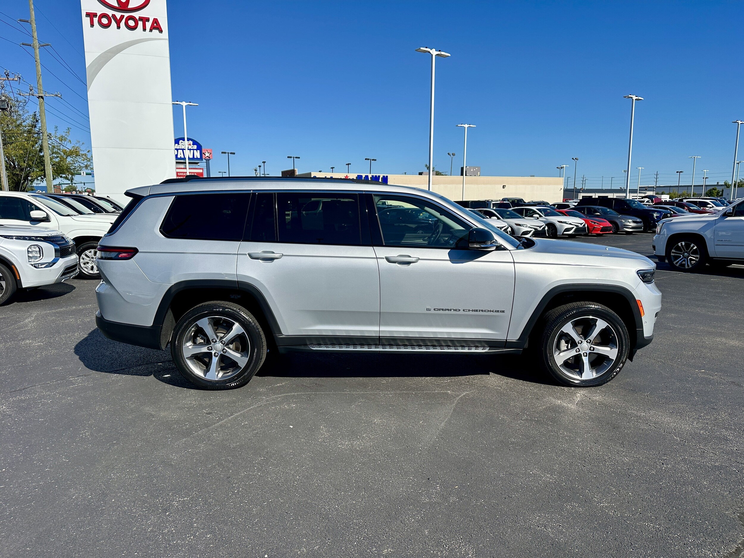 2023 Jeep Grand Cherokee Limited photo 3