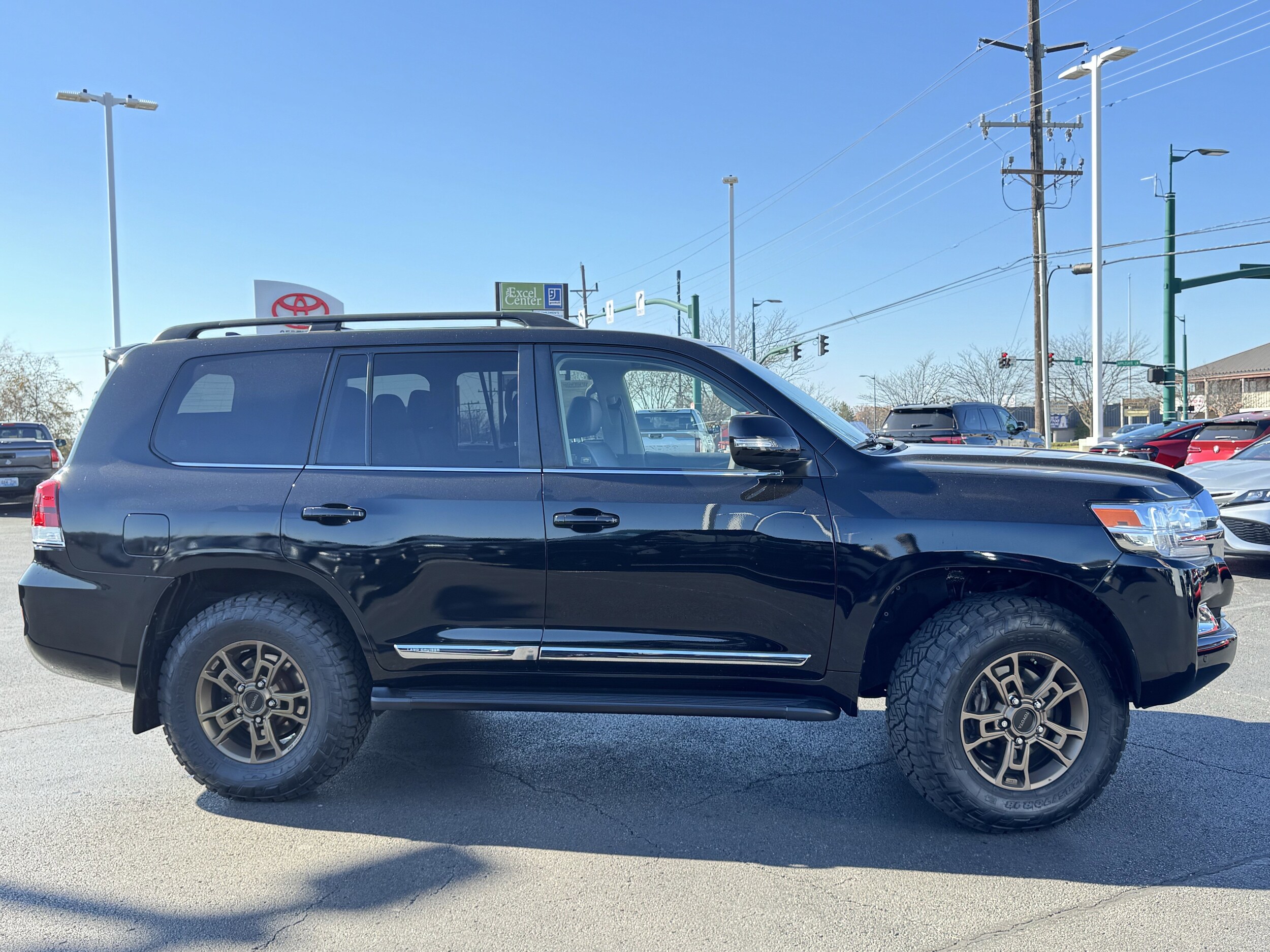 2020 Toyota Land Cruiser Base photo 2