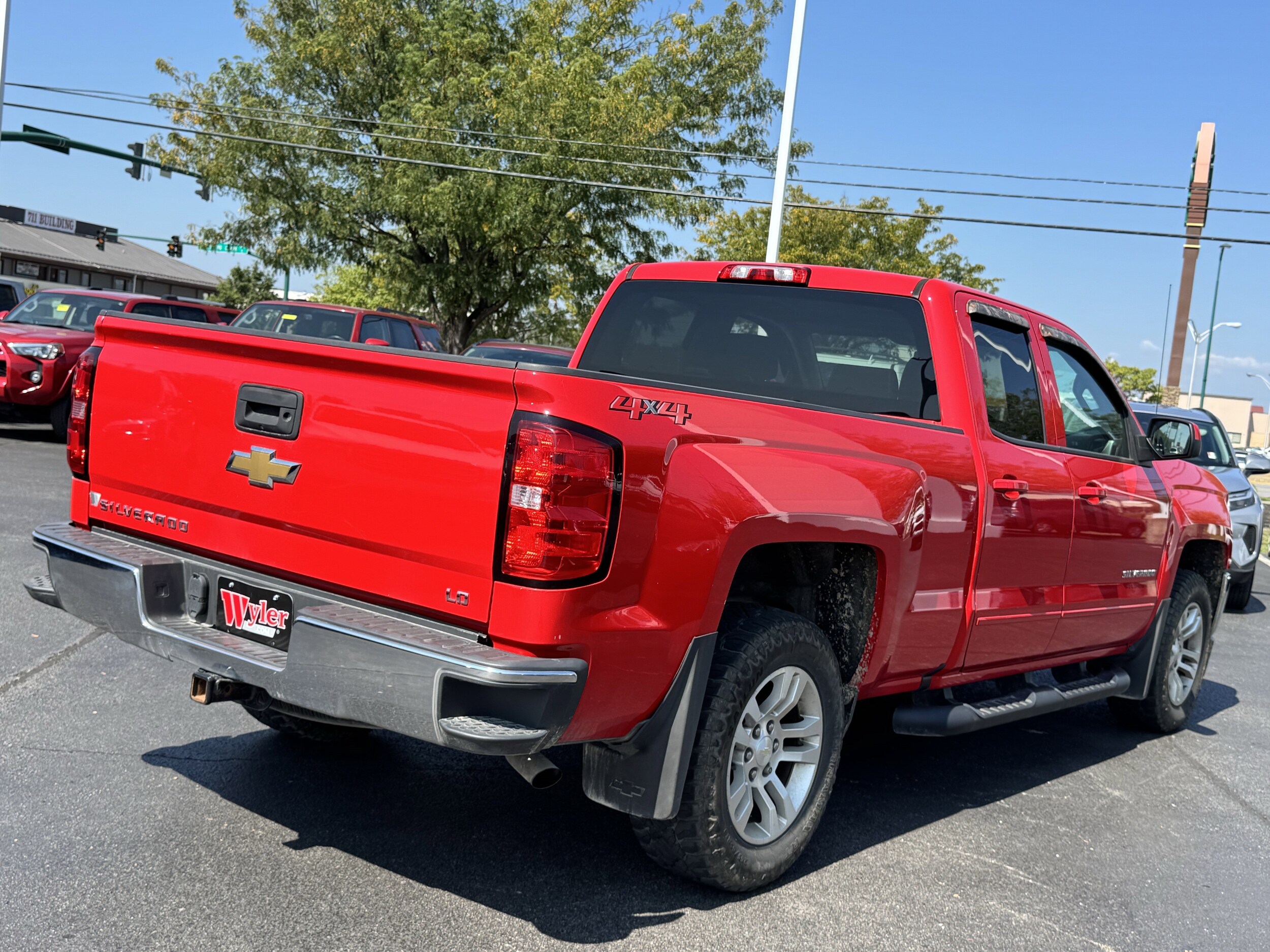 2019 Chevrolet Silverado 1500 LT photo 3