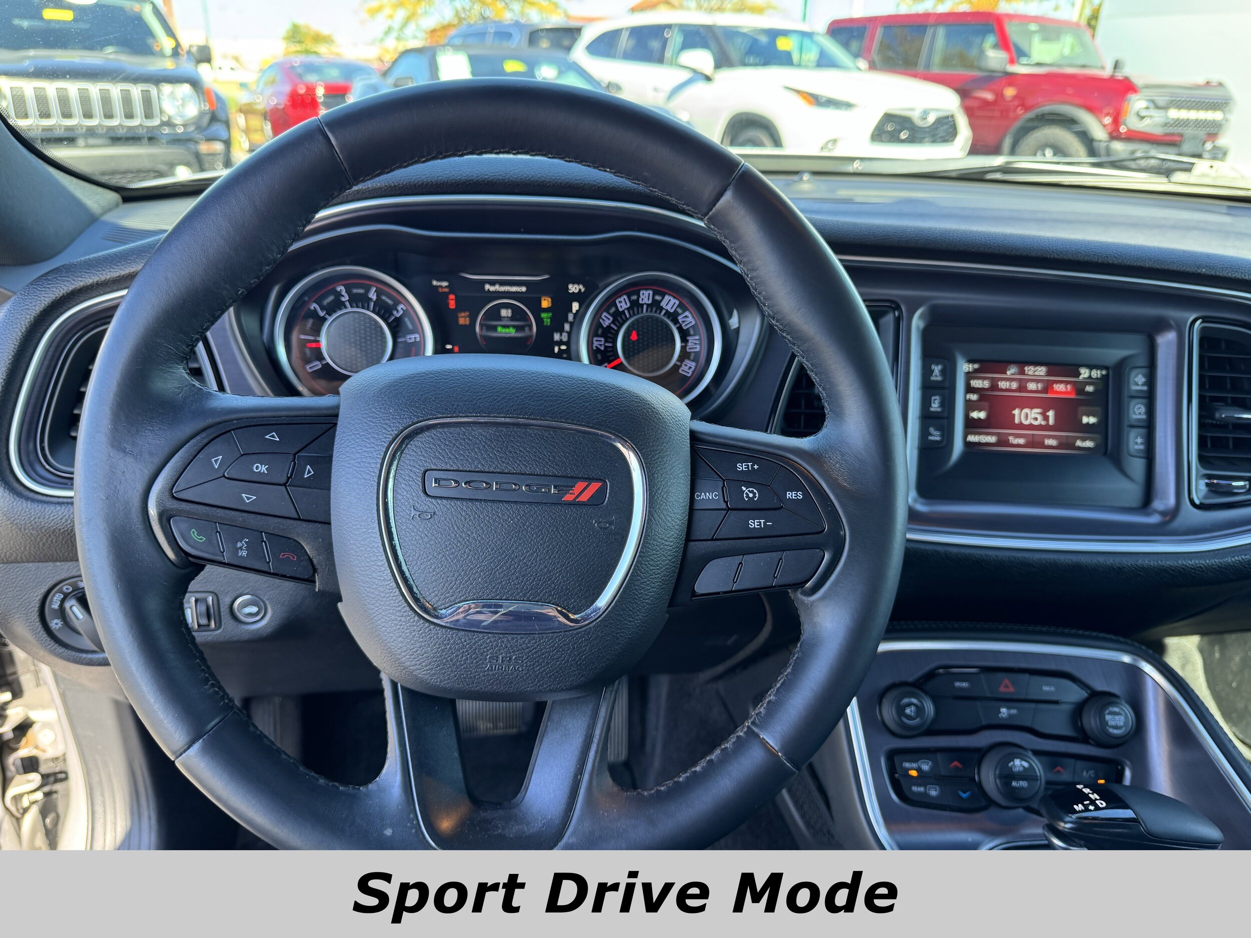 2016 Dodge Challenger SXT photo 4