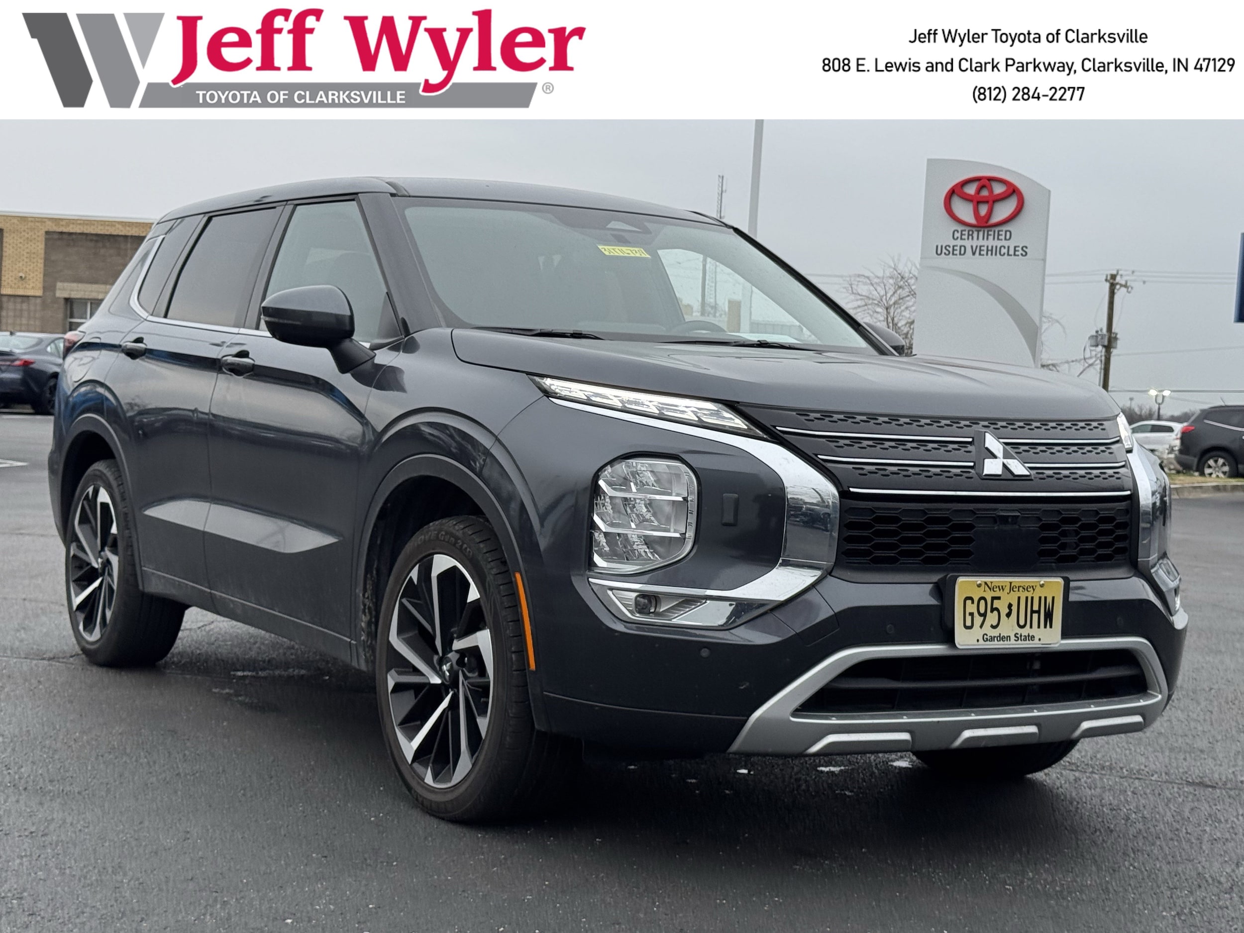 2024 Mitsubishi Outlander SE's photo