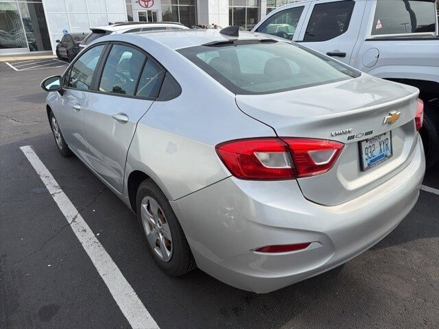 2018 Chevrolet Cruze LS photo 2