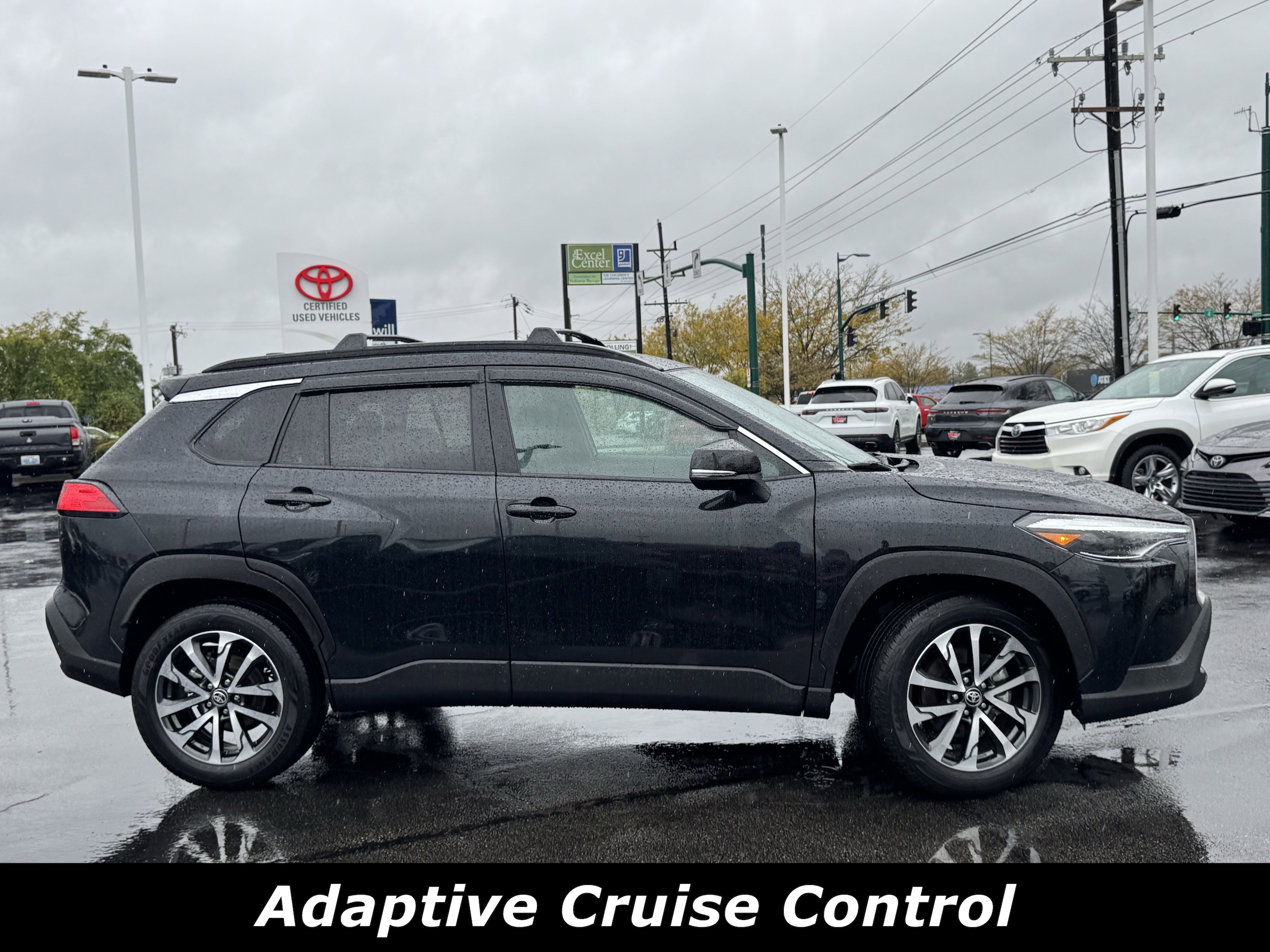 2025 Toyota Corolla Cross XLE photo 2