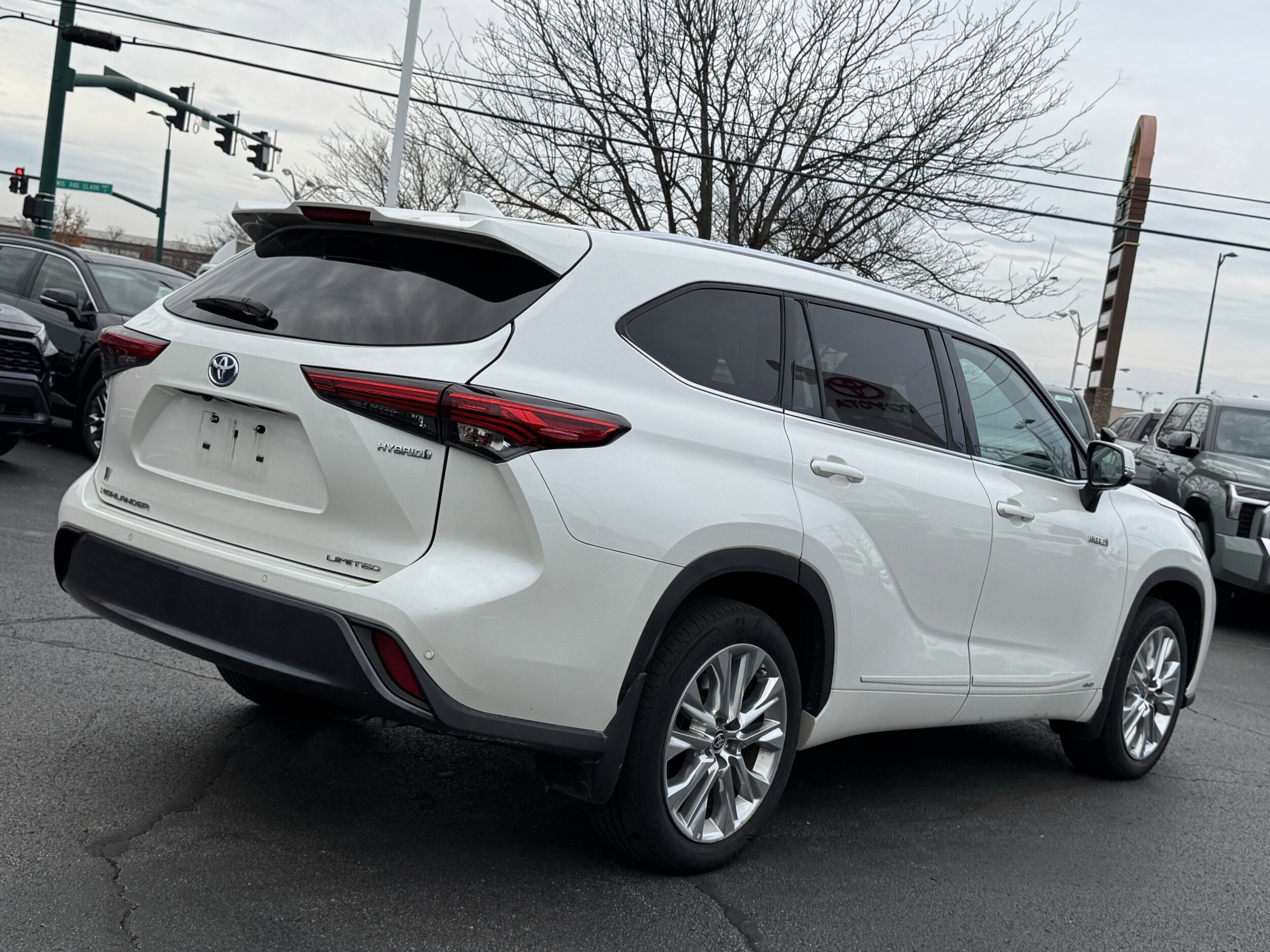 2021 Toyota Highlander Hybrid Limited photo 3