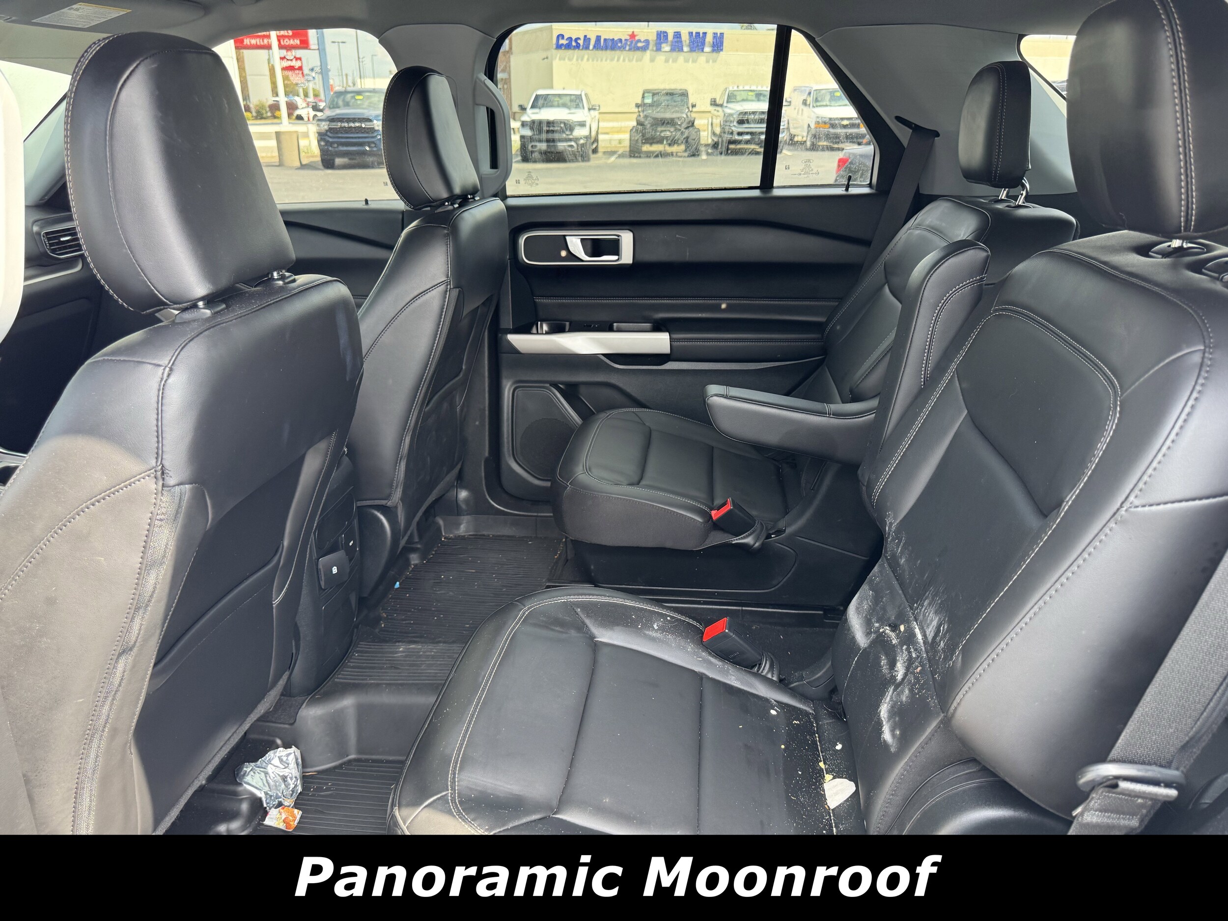 2023 Ford Explorer XLT photo 3