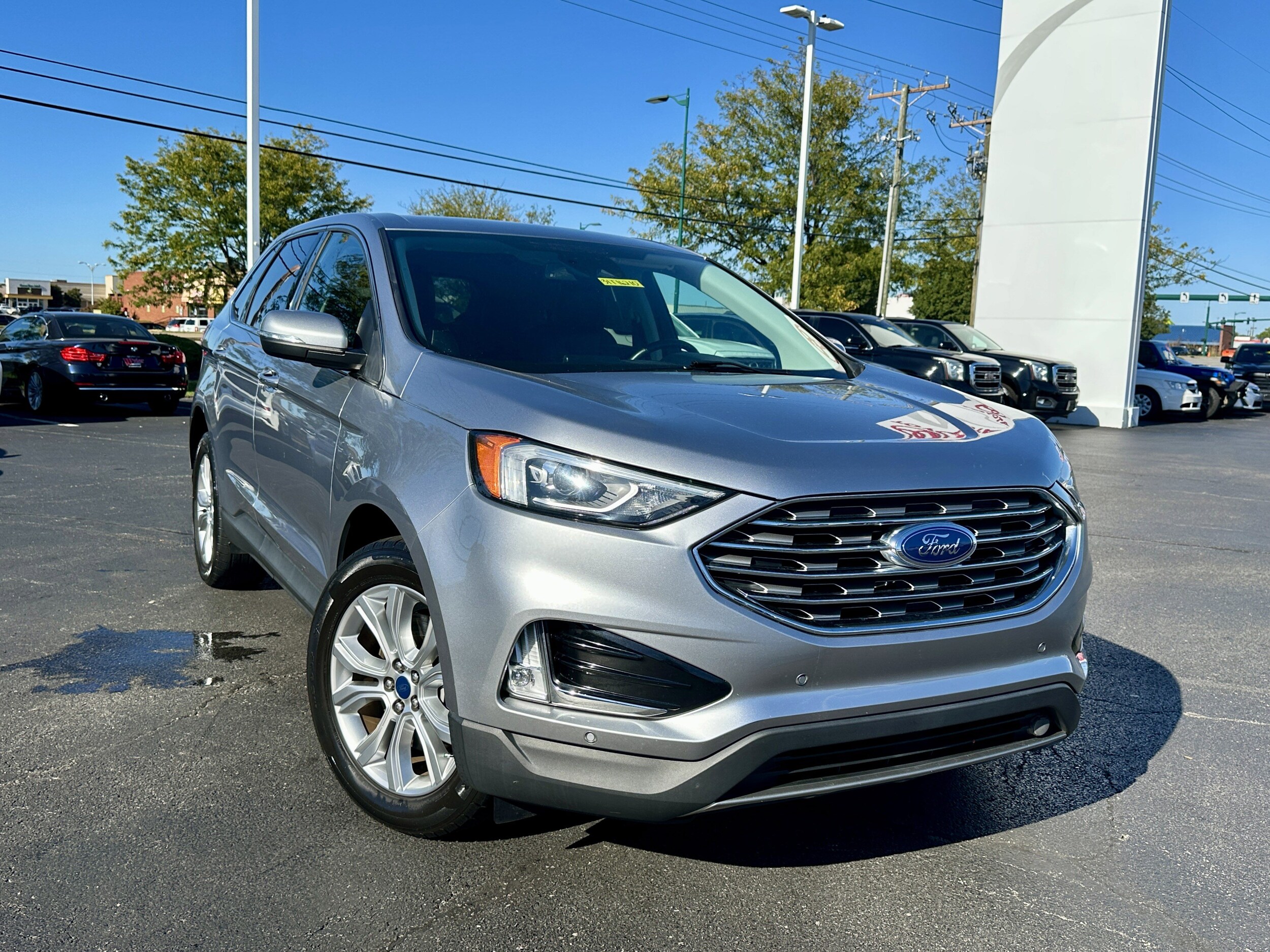 2022 Ford Edge Titanium photo 2