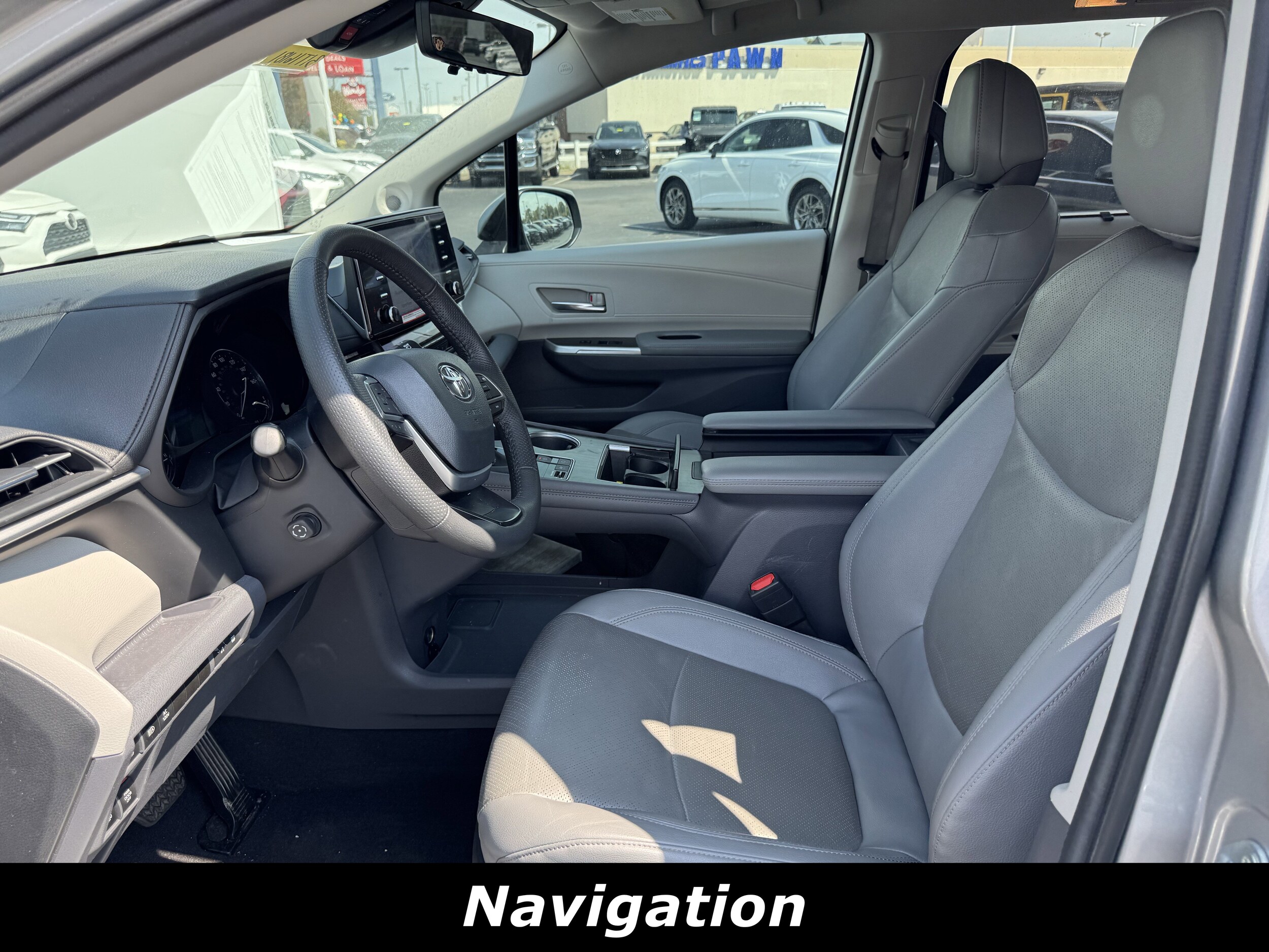 2024 Toyota Sienna Limited photo 3