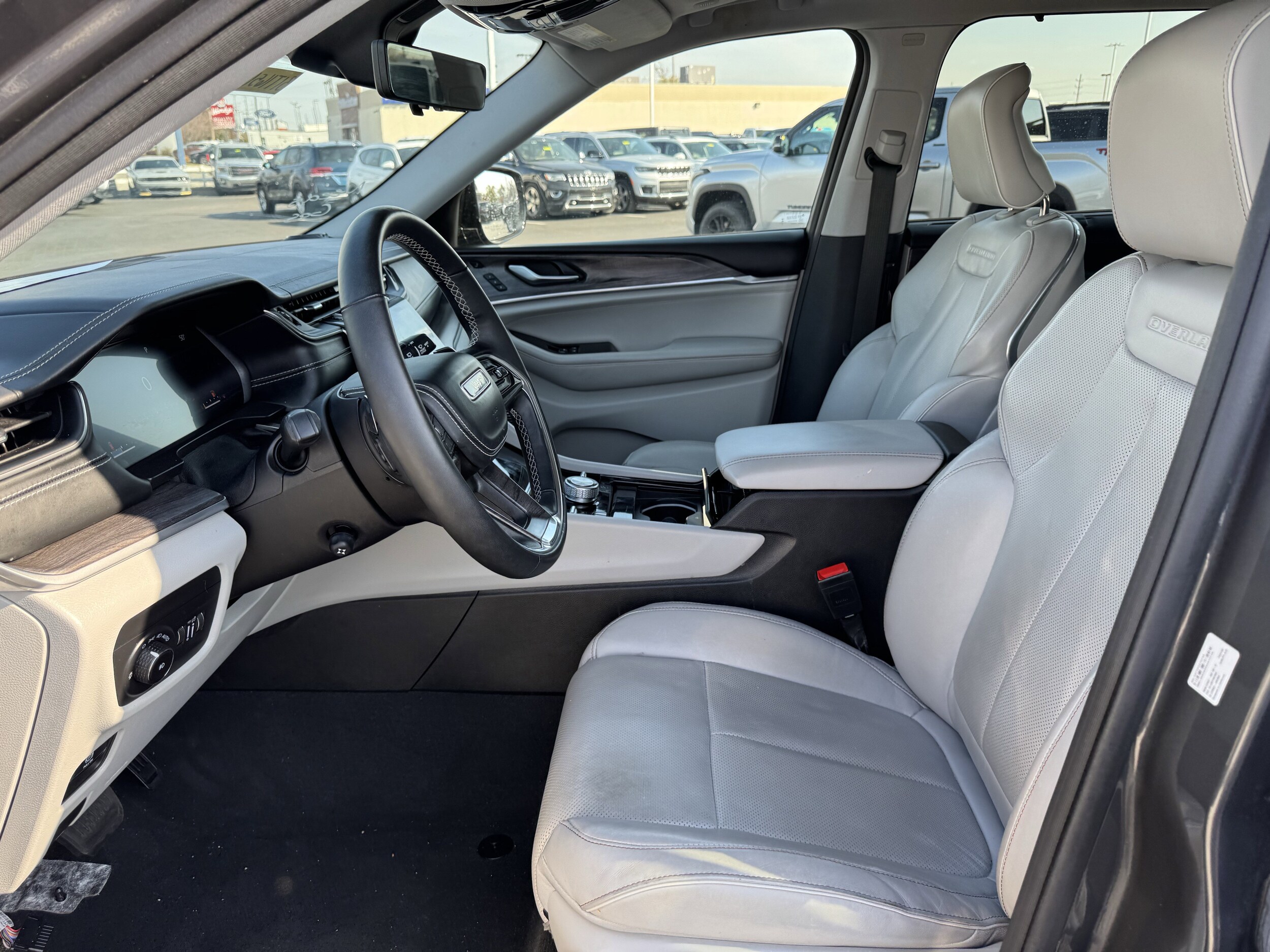 2022 Jeep Grand Cherokee Overland photo 4