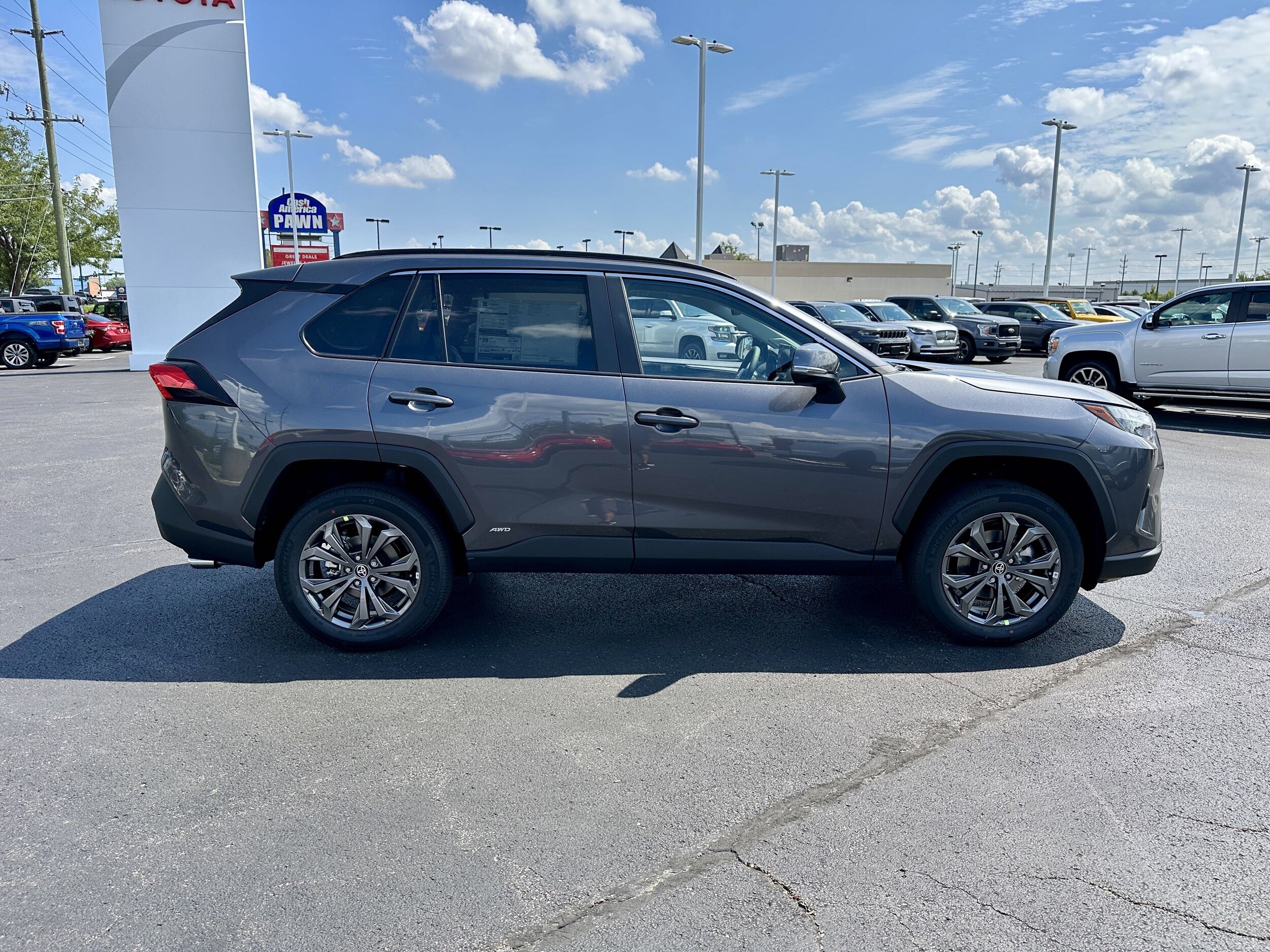 2025 Toyota RAV4 Hybrid XLE Premium photo 2