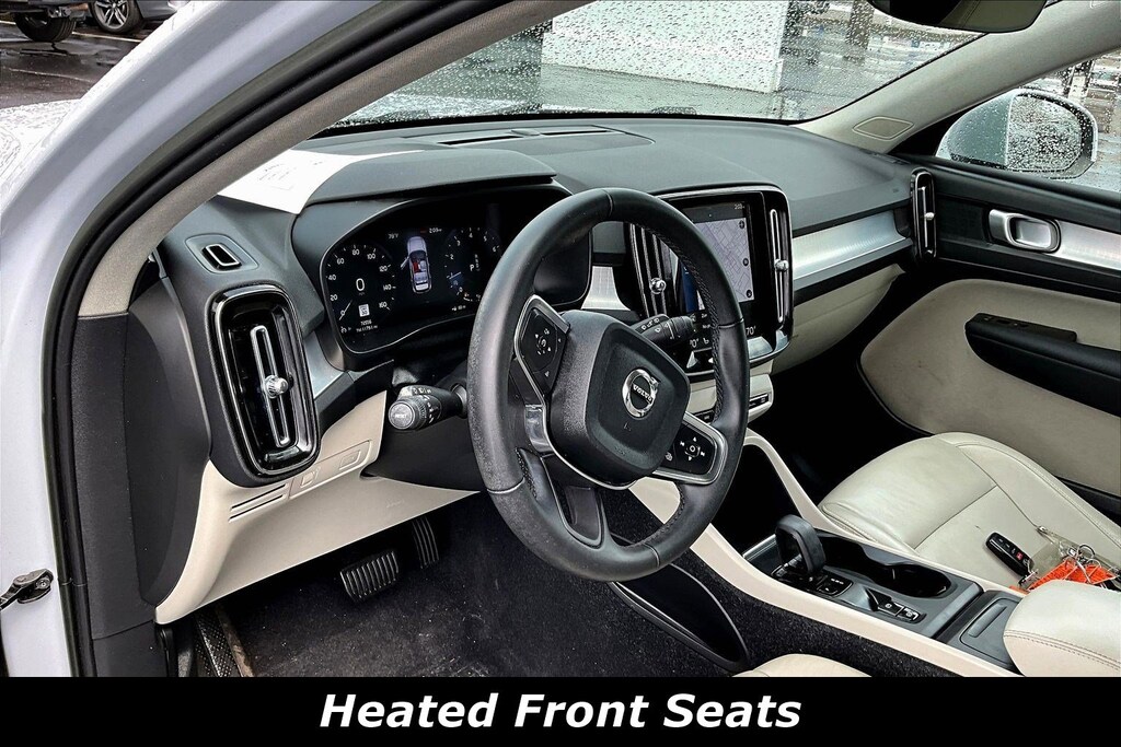 Used 2022 Volvo XC40 T5 AWD Momentum SUV