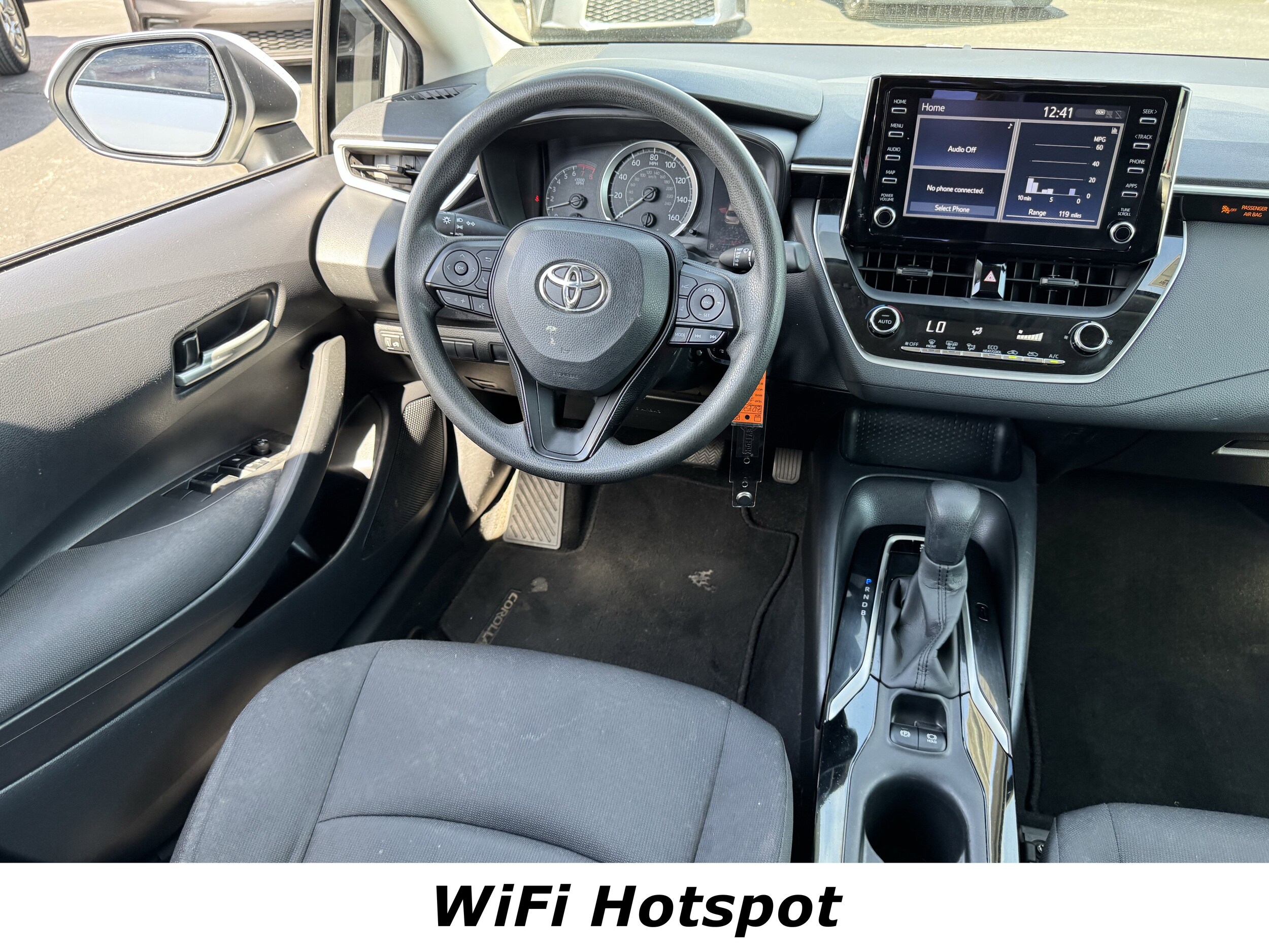 2020 Toyota Corolla LE photo 3