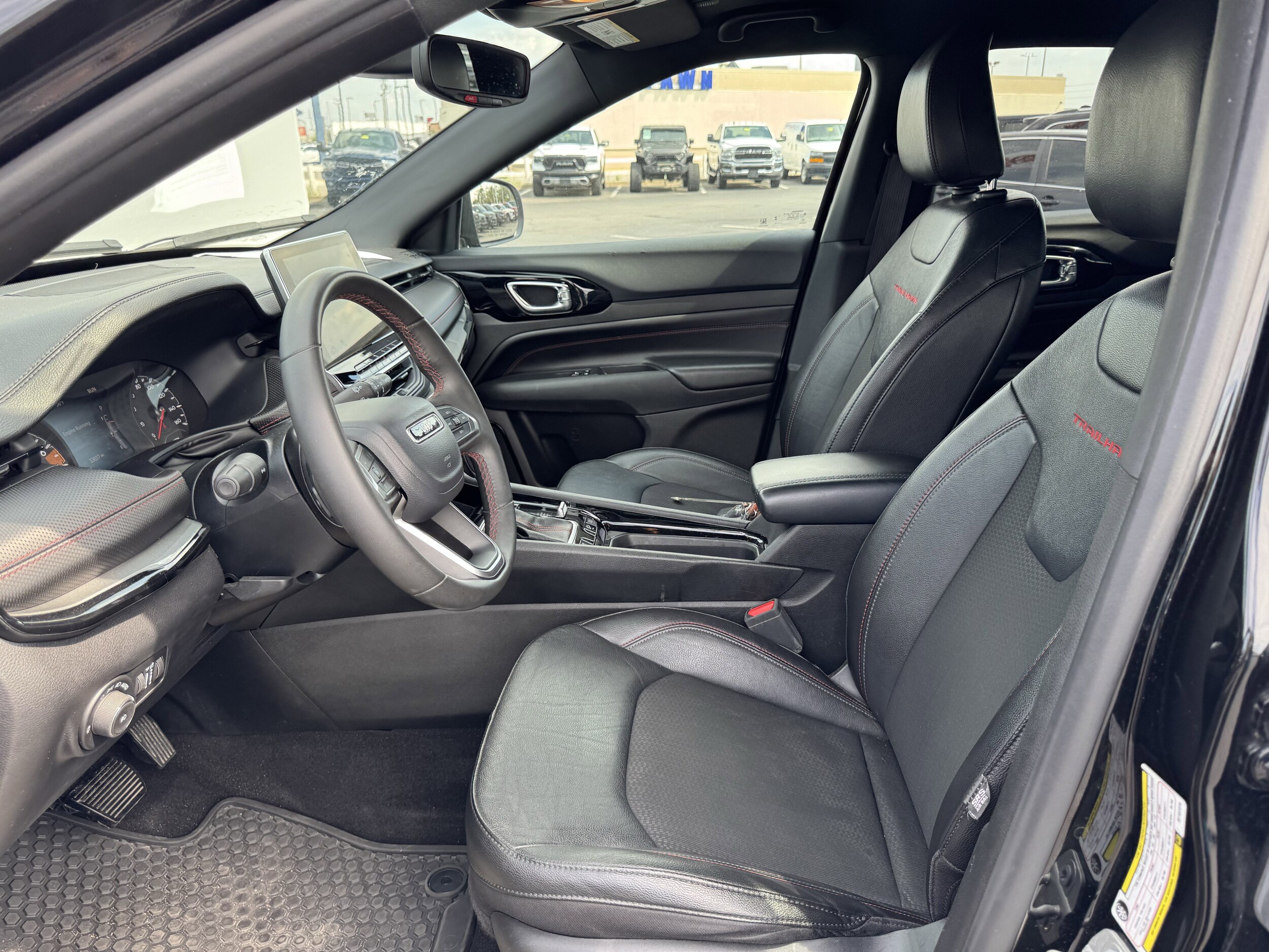 2024 Jeep Compass Trailhawk photo 2