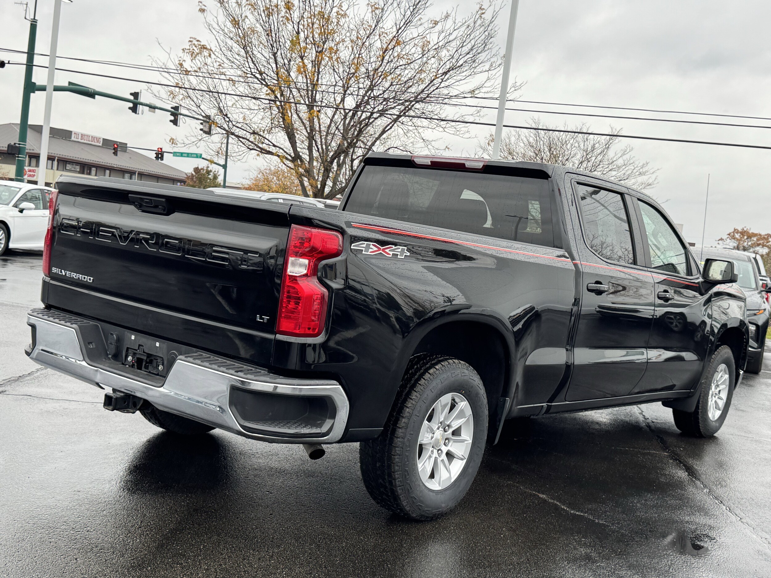 2023 Chevrolet Silverado 1500 photo 2