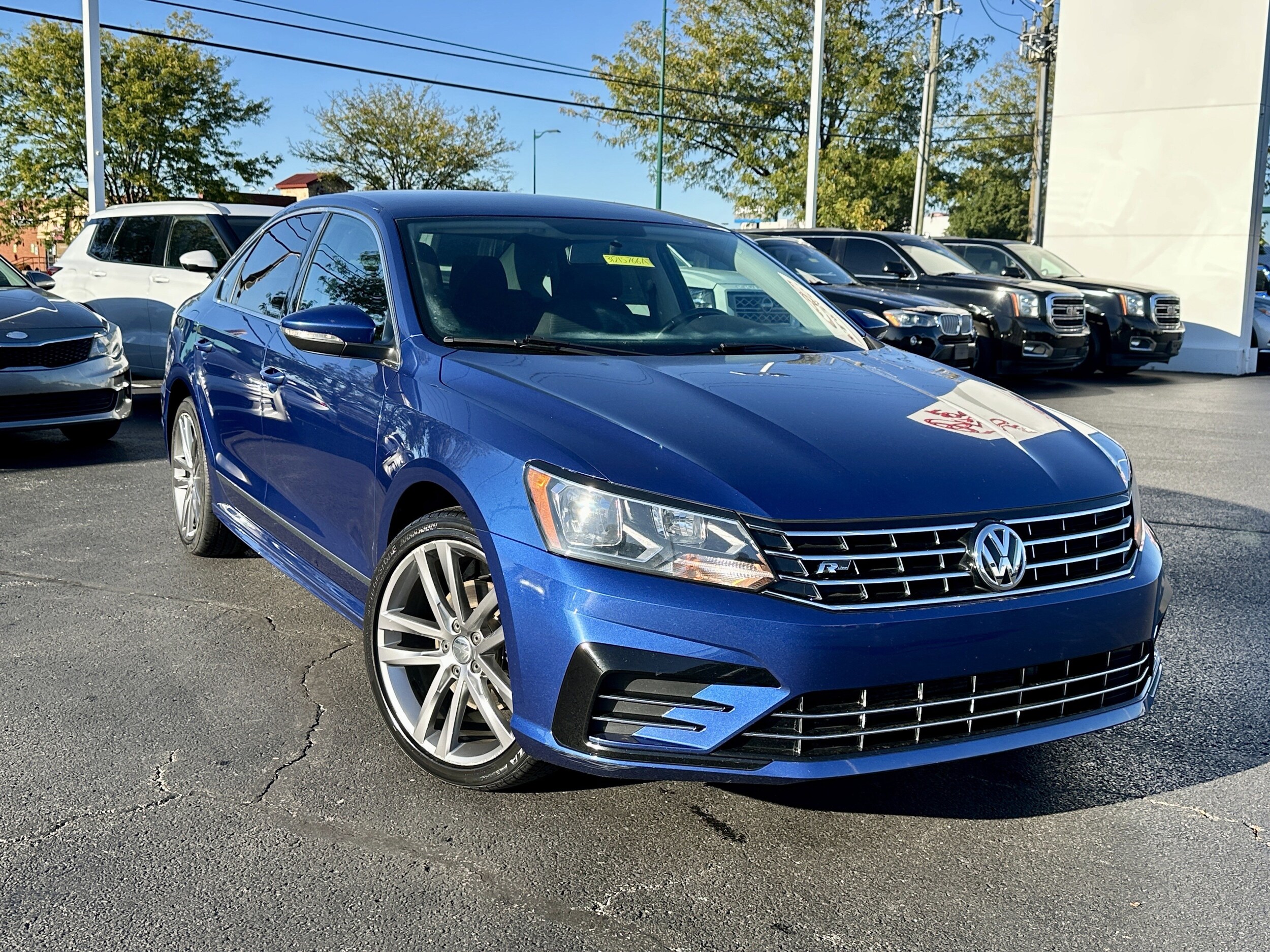 2016 Volkswagen Passat R-Line photo 2