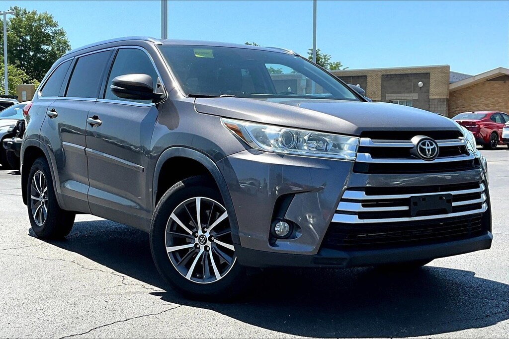 Used 2019 Toyota Highlander XLE V6 SUV