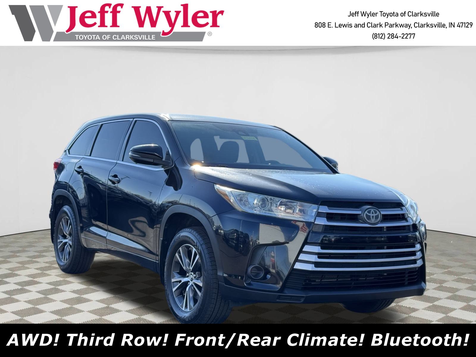 2018 Toyota Highlander LE's photo