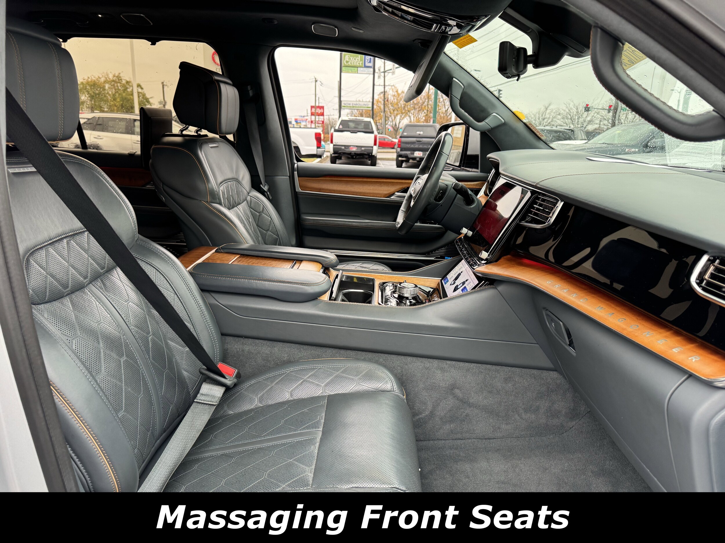 2022 Jeep Grand Wagoneer III photo 2